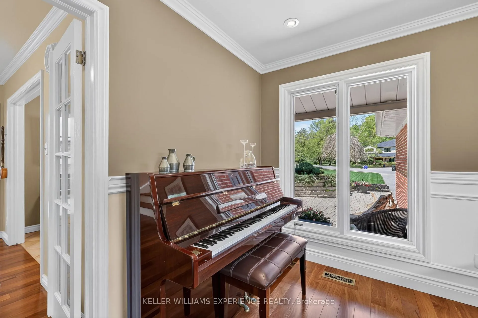 Photo 14 of 76 Royal Oak Drive, Barrie, South Shore — HOMEH