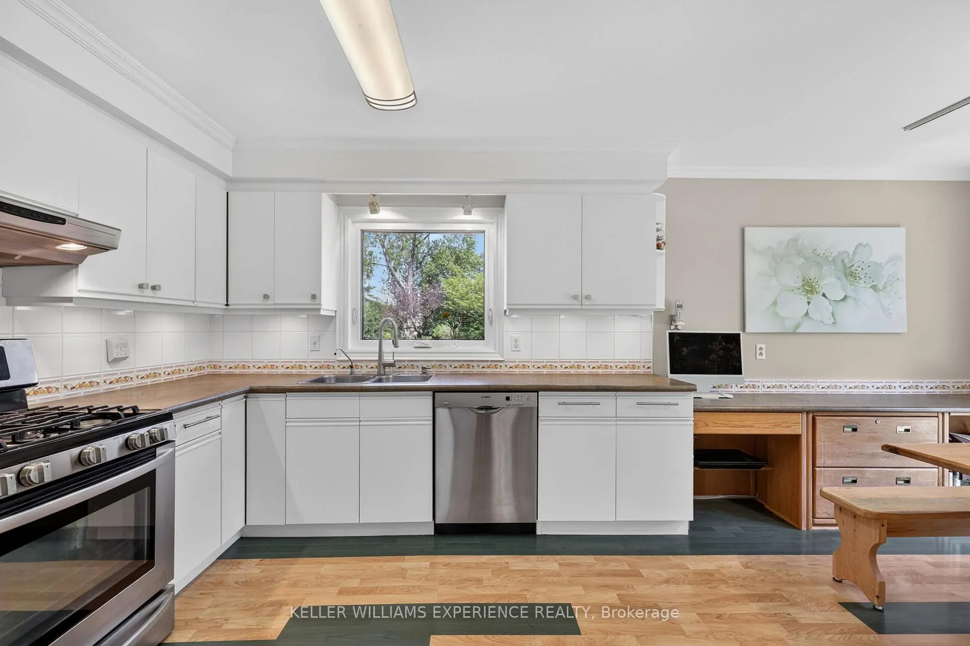Photo 15 of 76 Royal Oak Drive, Barrie, South Shore — HOMEH