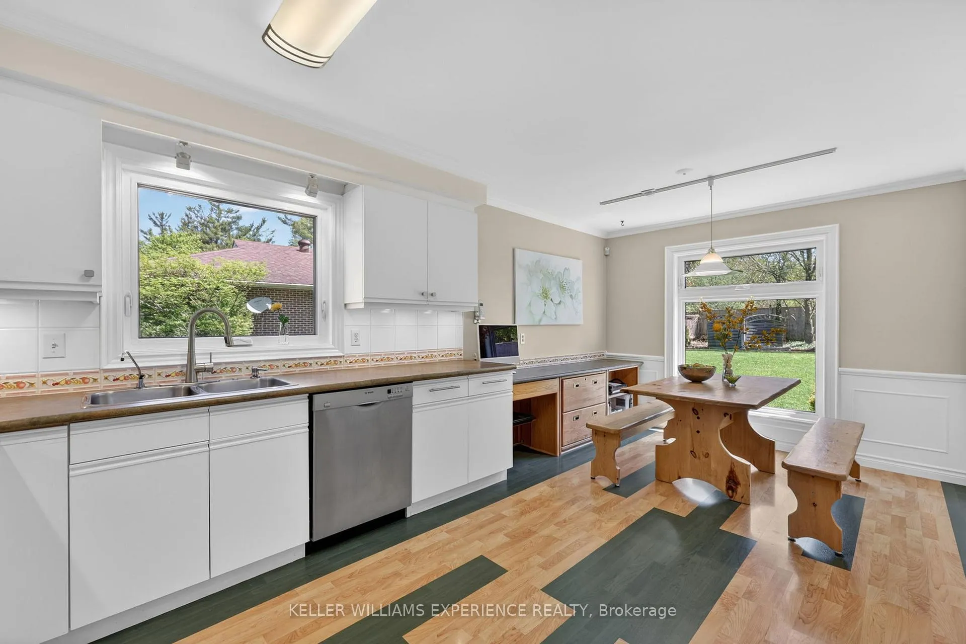 Photo 17 of 76 Royal Oak Drive, Barrie, South Shore — HOMEH