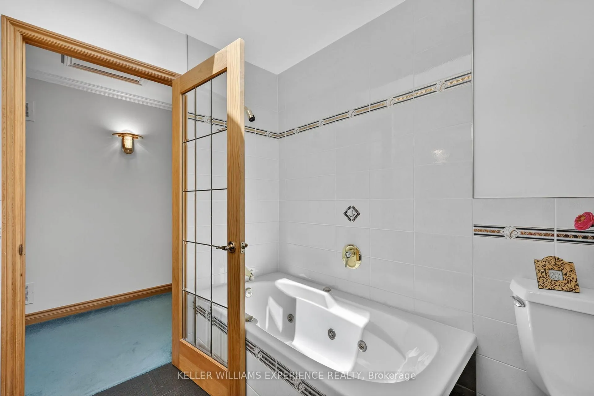 Photo 28 of 76 Royal Oak Drive, Barrie, South Shore — HOMEH