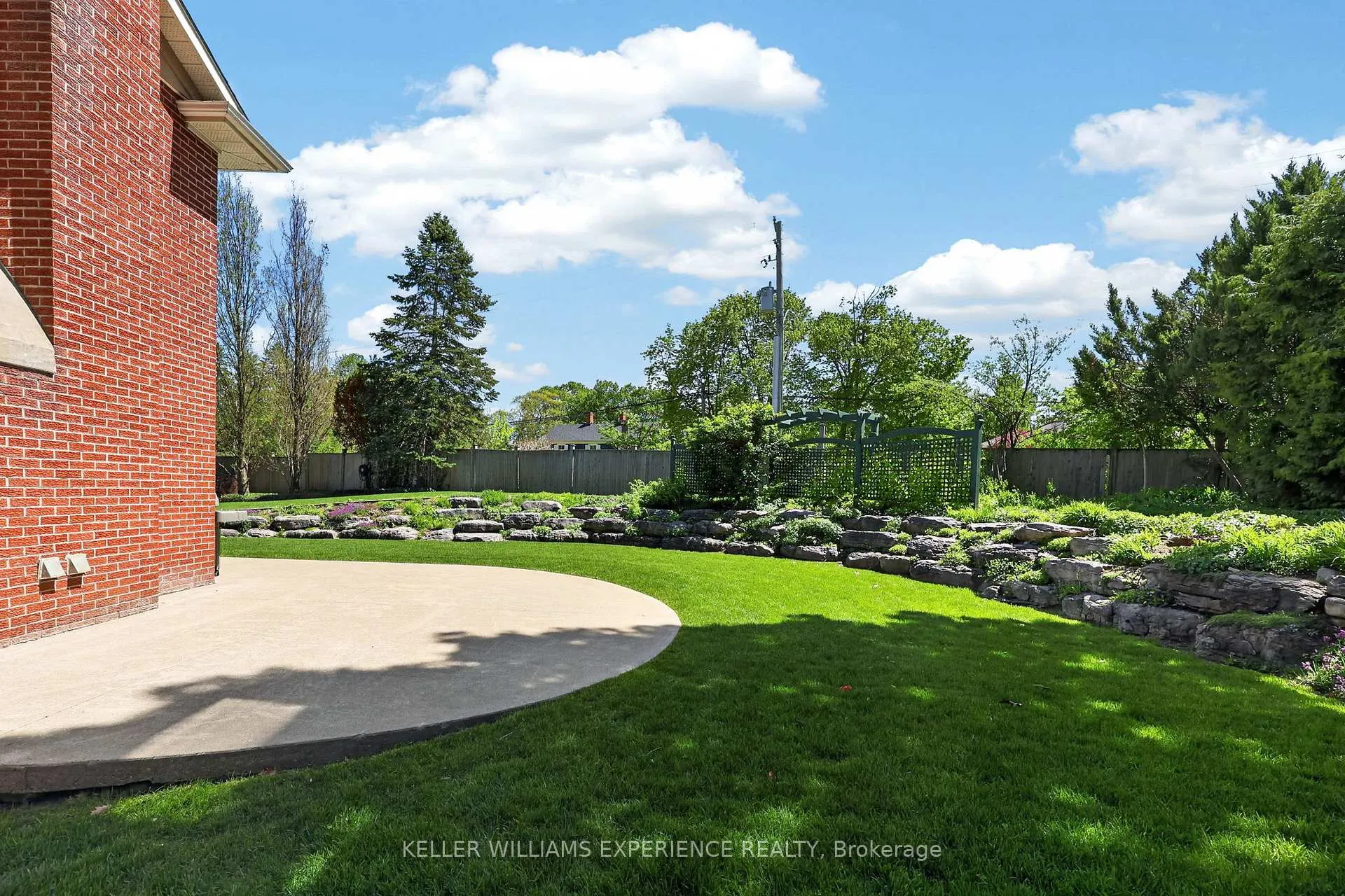 Photo 42 of 76 Royal Oak Drive, Barrie, South Shore — HOMEH