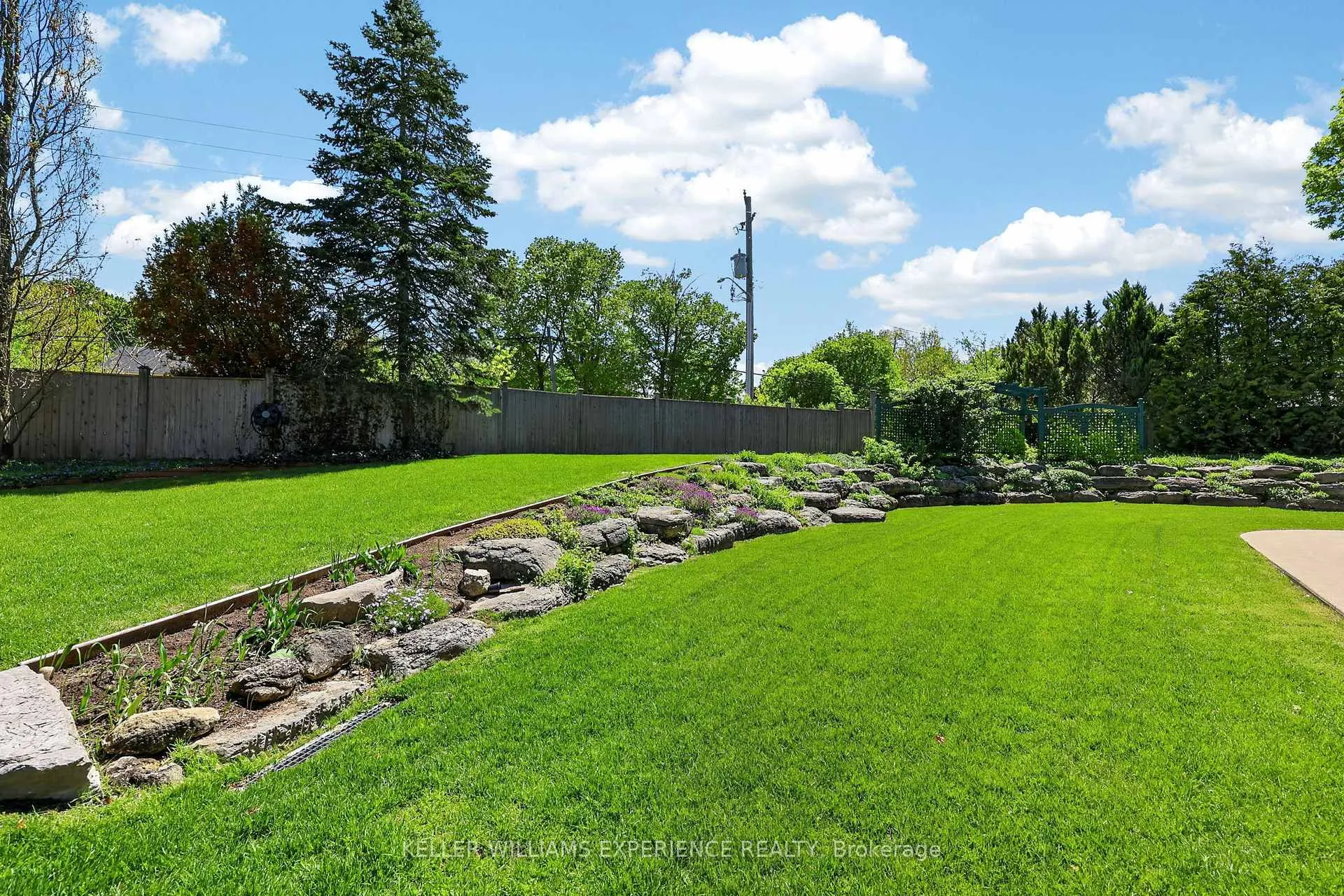 Photo 43 of 76 Royal Oak Drive, Barrie, South Shore — HOMEH