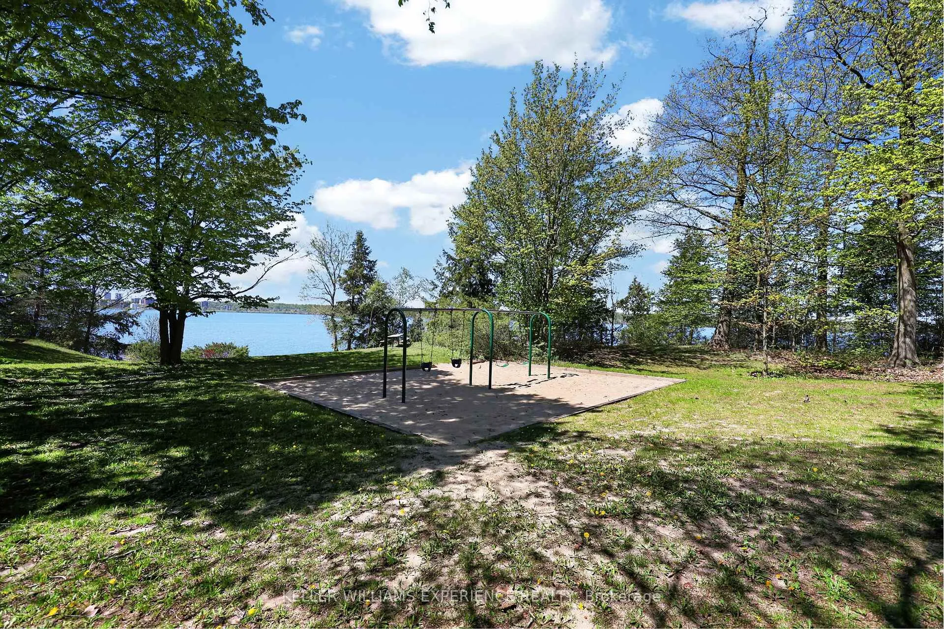 Photo 45 of 76 Royal Oak Drive, Barrie, South Shore — HOMEH