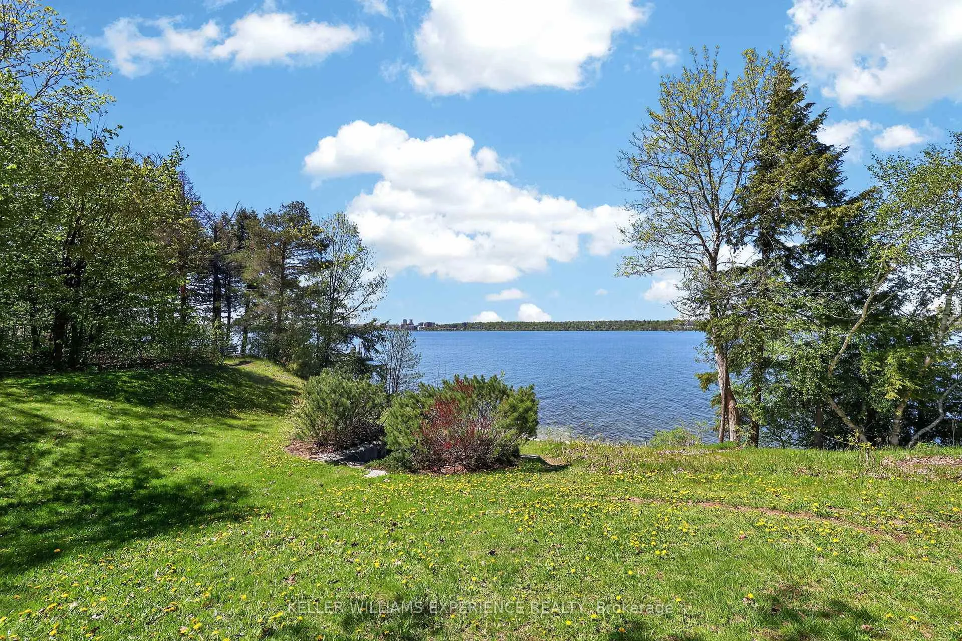 Photo 46 of 76 Royal Oak Drive, Barrie, South Shore — HOMEH