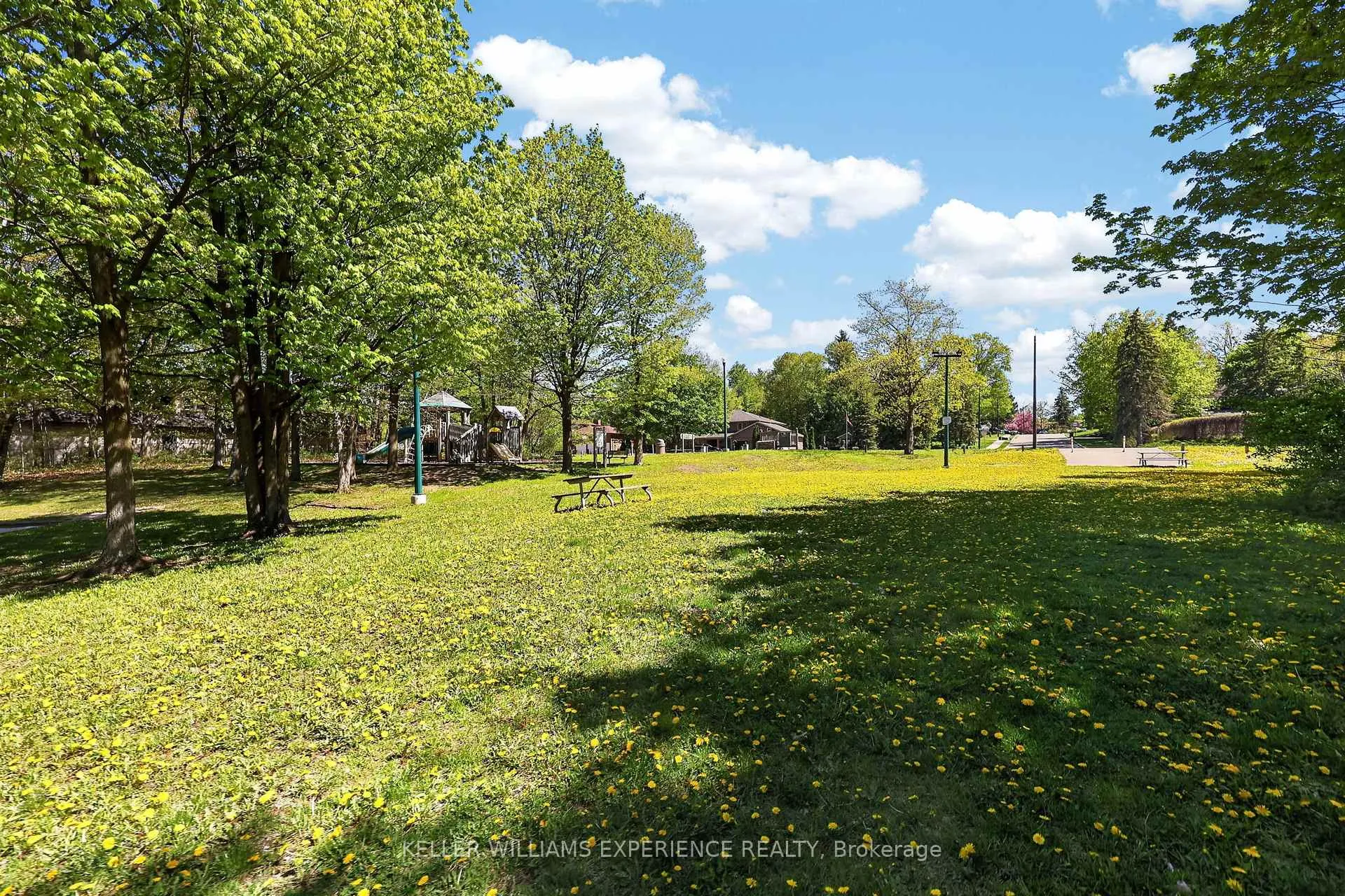 Photo 48 of 76 Royal Oak Drive, Barrie, South Shore — HOMEH