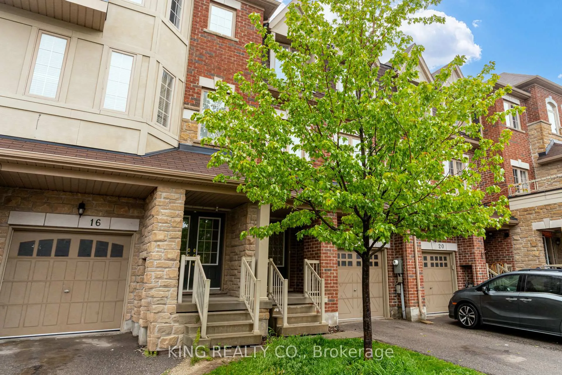 Photo 3 of 18 Tollgate Street, Brampton, Heart Lake — HOMEH