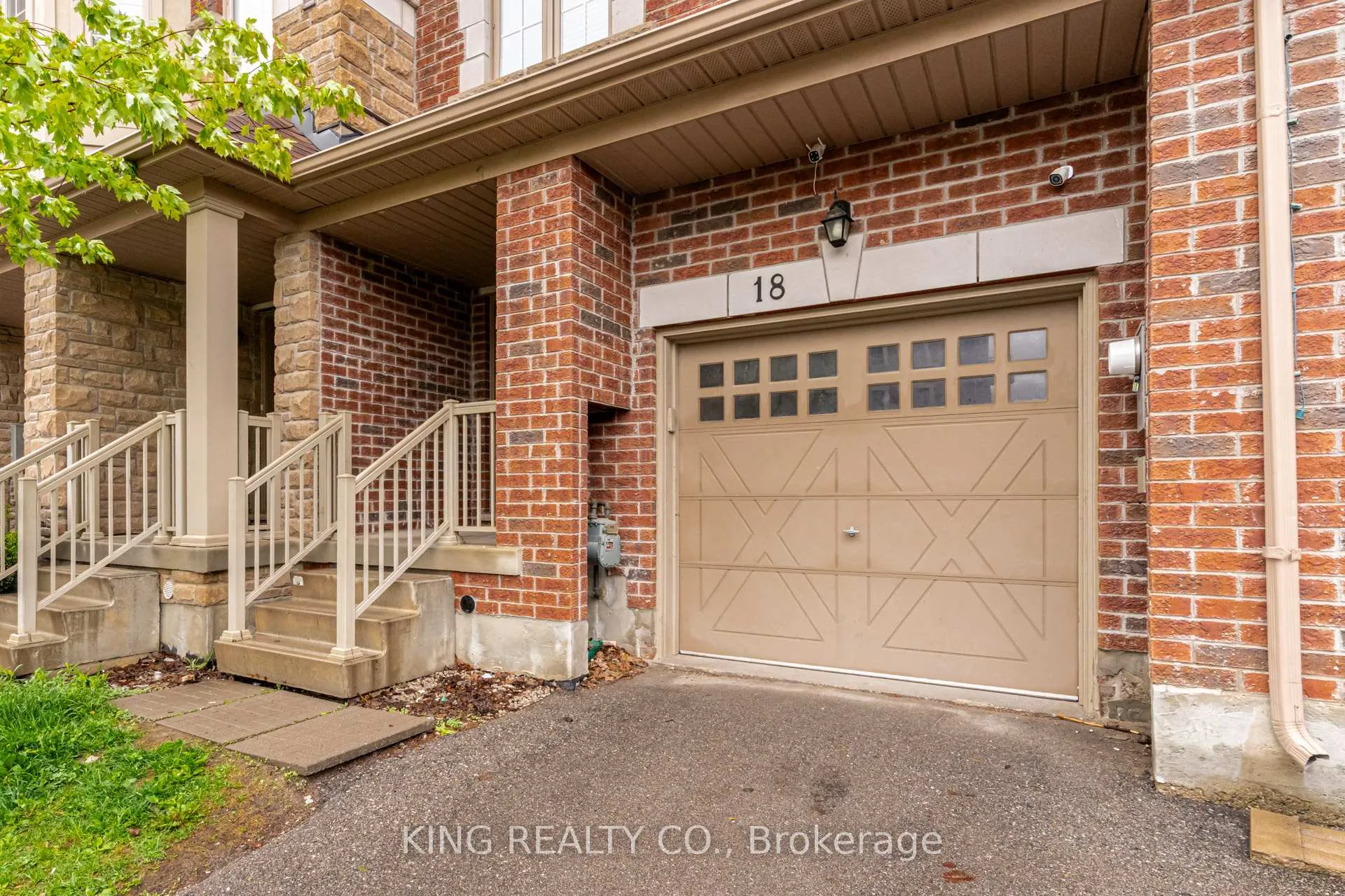Photo 4 of 18 Tollgate Street, Brampton, Heart Lake — HOMEH