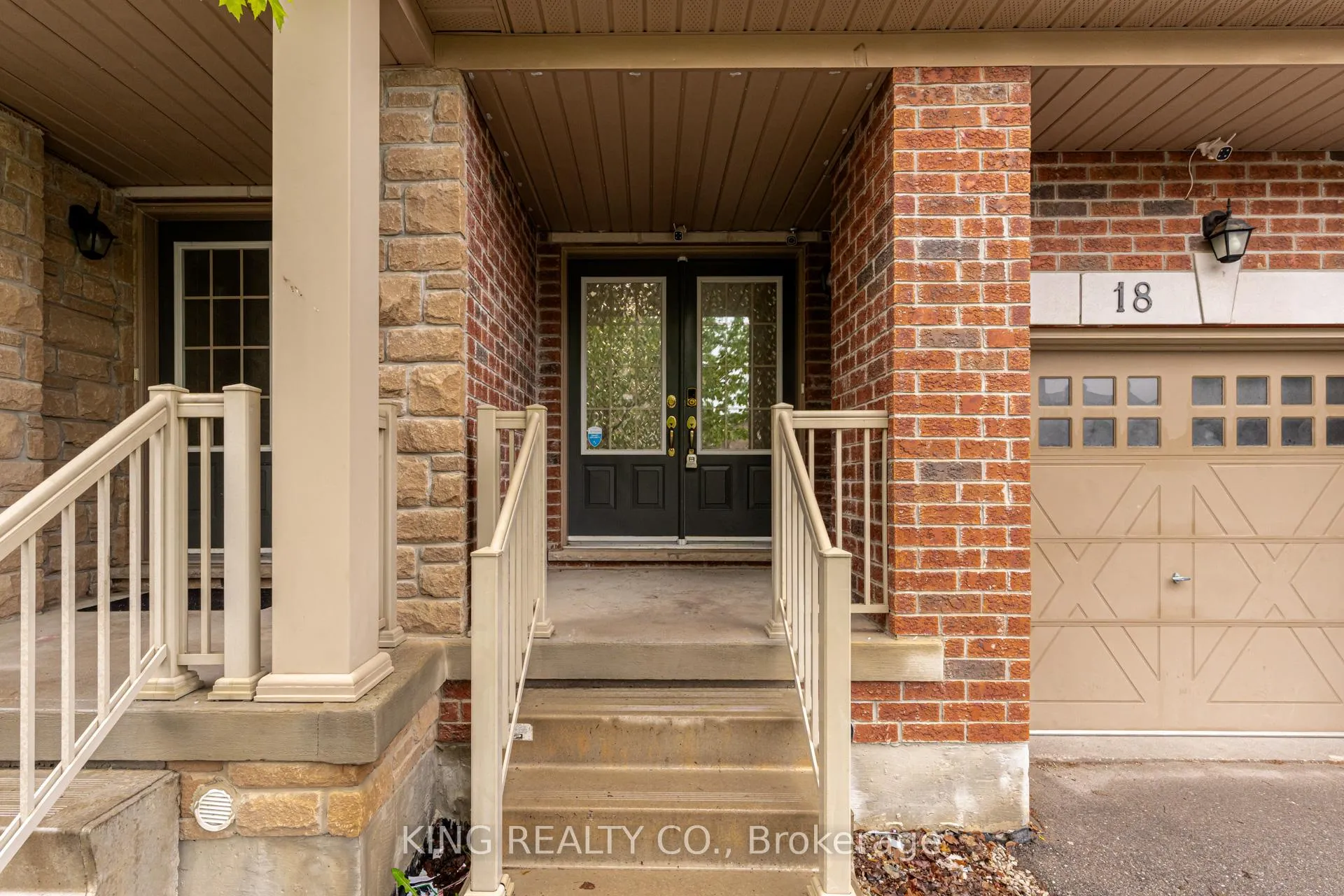 Photo 5 of 18 Tollgate Street, Brampton, Heart Lake — HOMEH