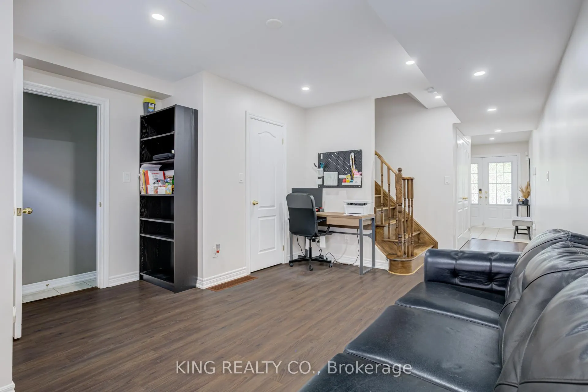 Photo 10 of 18 Tollgate Street, Brampton, Heart Lake — HOMEH