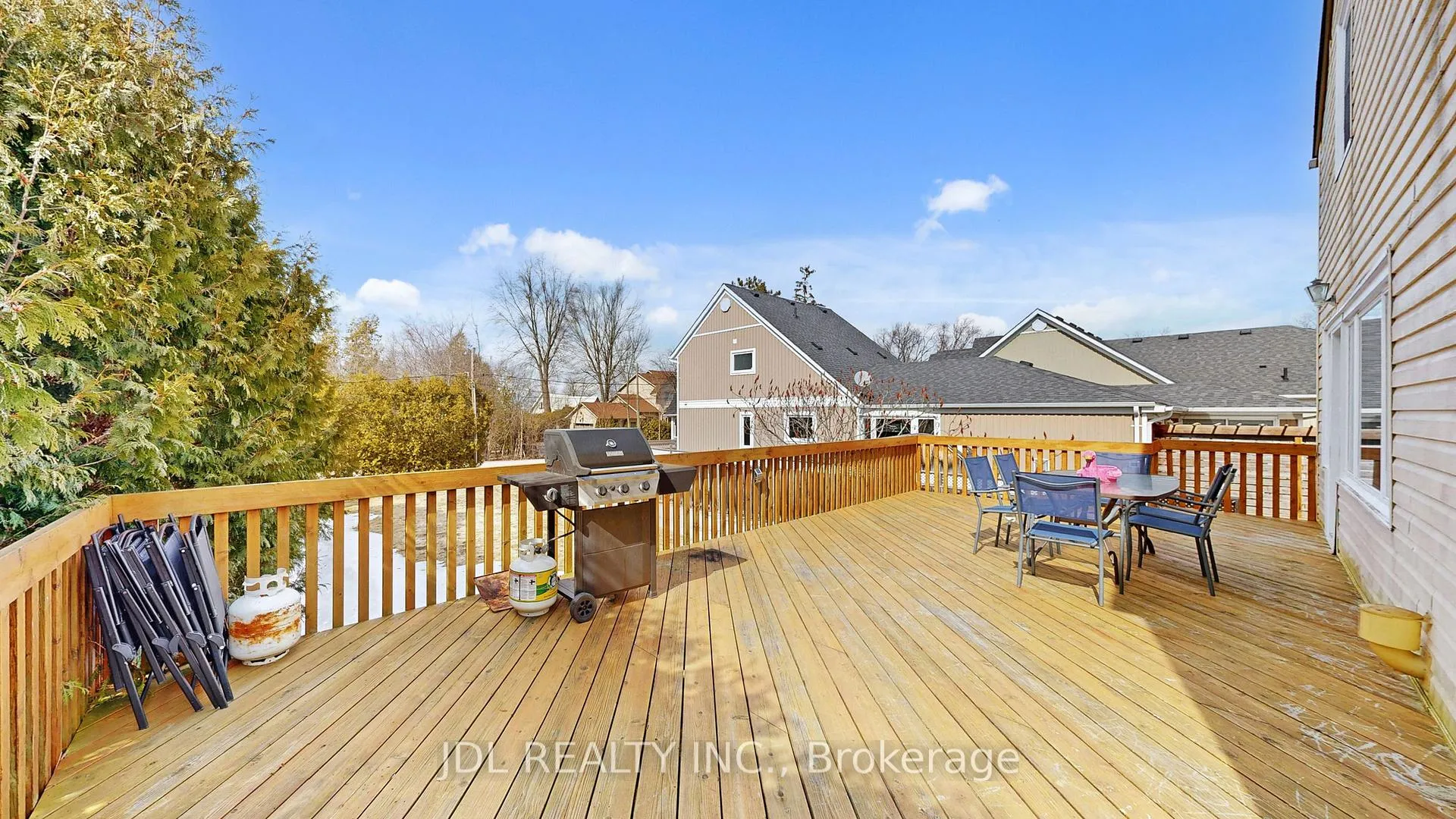 Photo 9 of 11 Red Robin Road, Georgina, Historic Lakeshore Communities — HOMEH