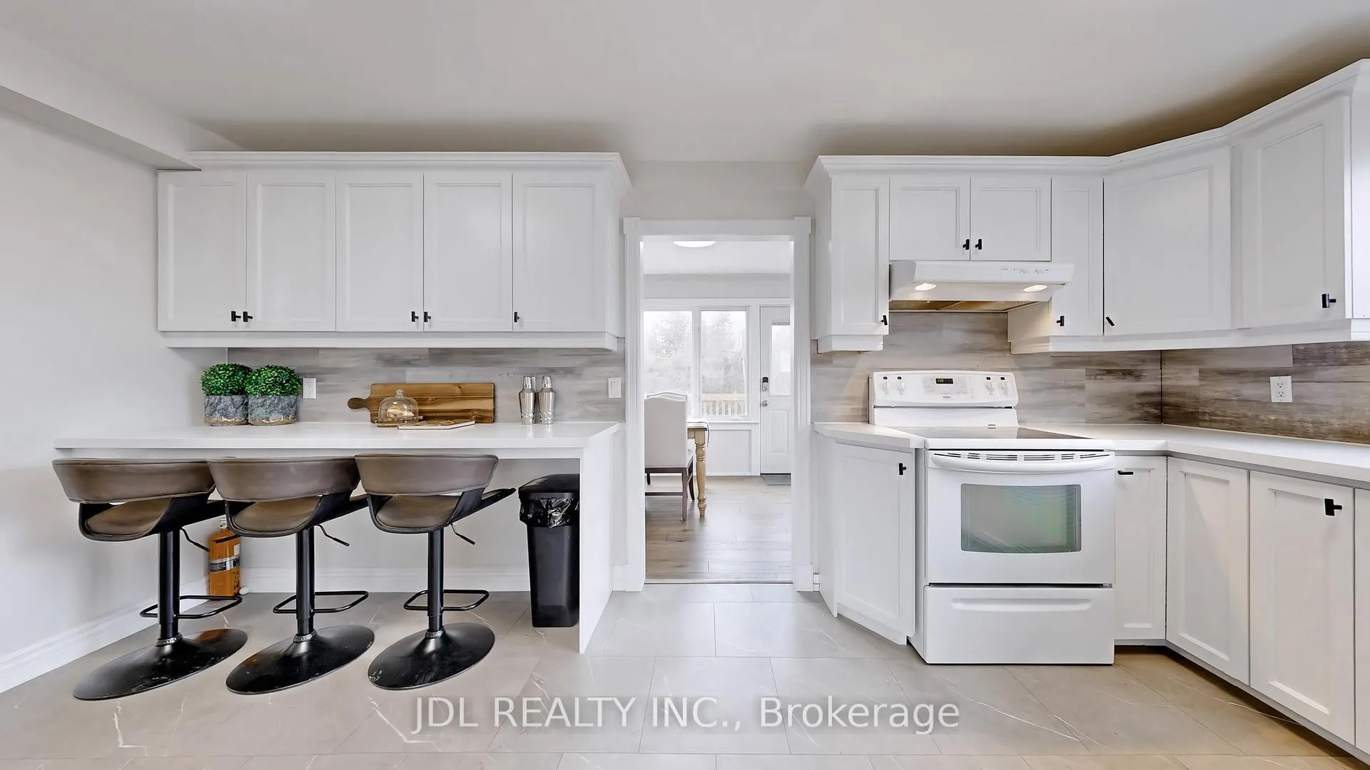 Photo 19 of 11 Red Robin Road, Georgina, Historic Lakeshore Communities — HOMEH