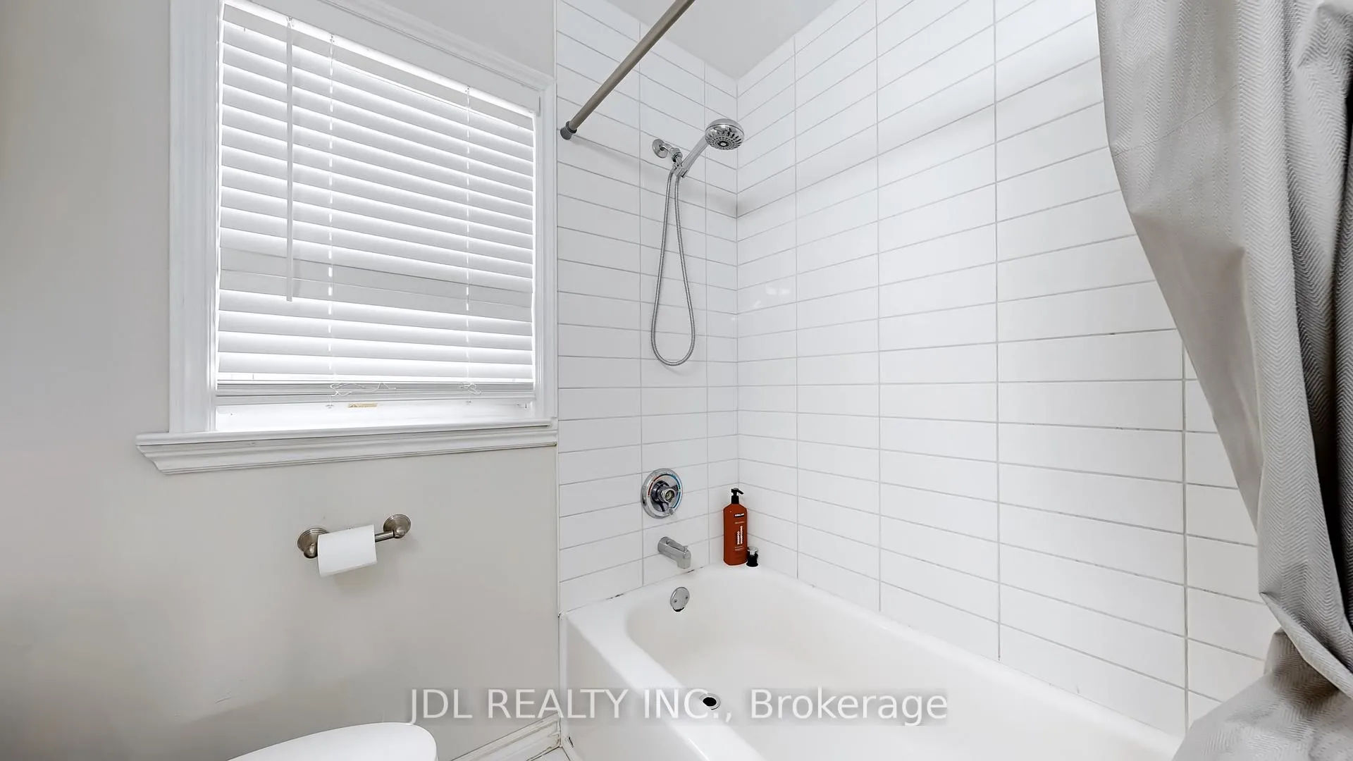 Photo 33 of 11 Red Robin Road, Georgina, Historic Lakeshore Communities — HOMEH