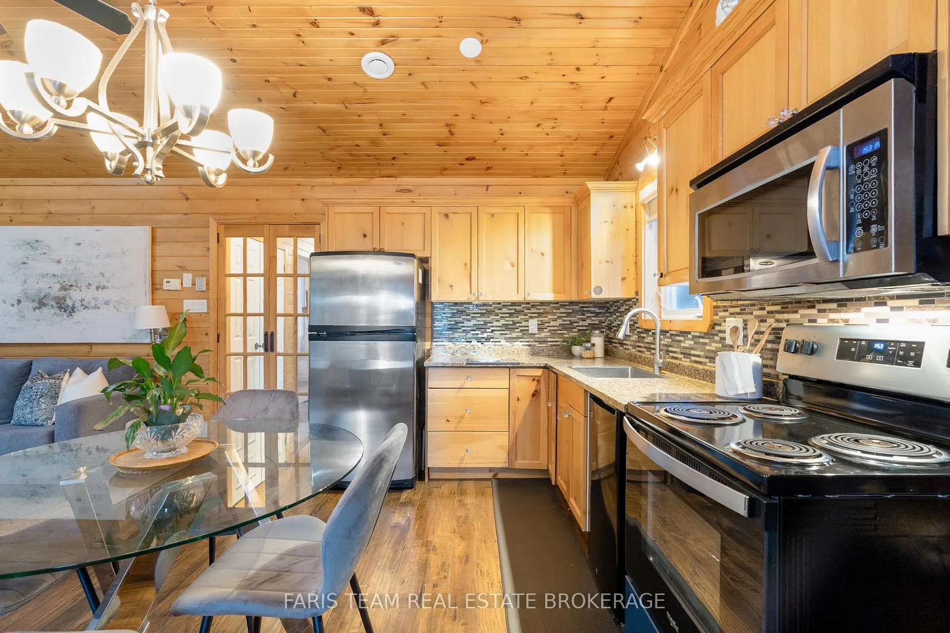 Photo 7 of 12 Cabin Crescent, Wasaga Beach — HOMEH