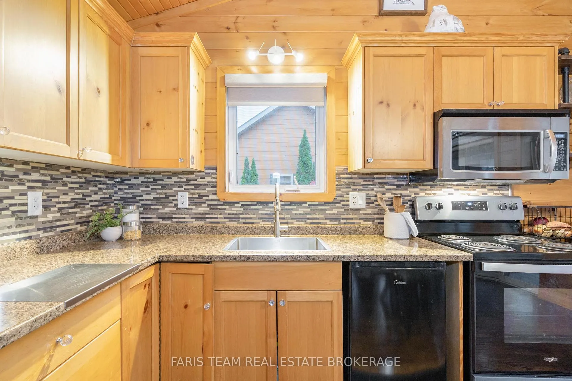 Photo 9 of 12 Cabin Crescent, Wasaga Beach — HOMEH