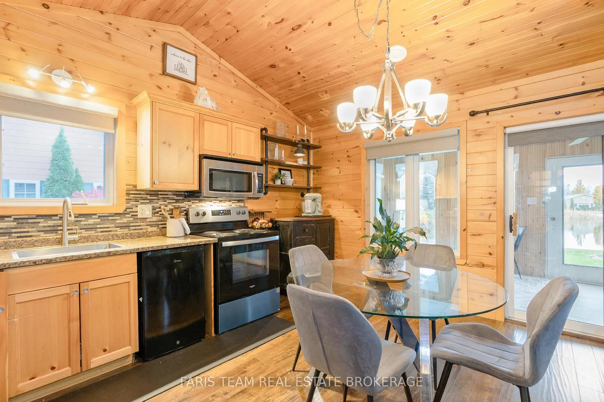 Photo 10 of 12 Cabin Crescent, Wasaga Beach — HOMEH