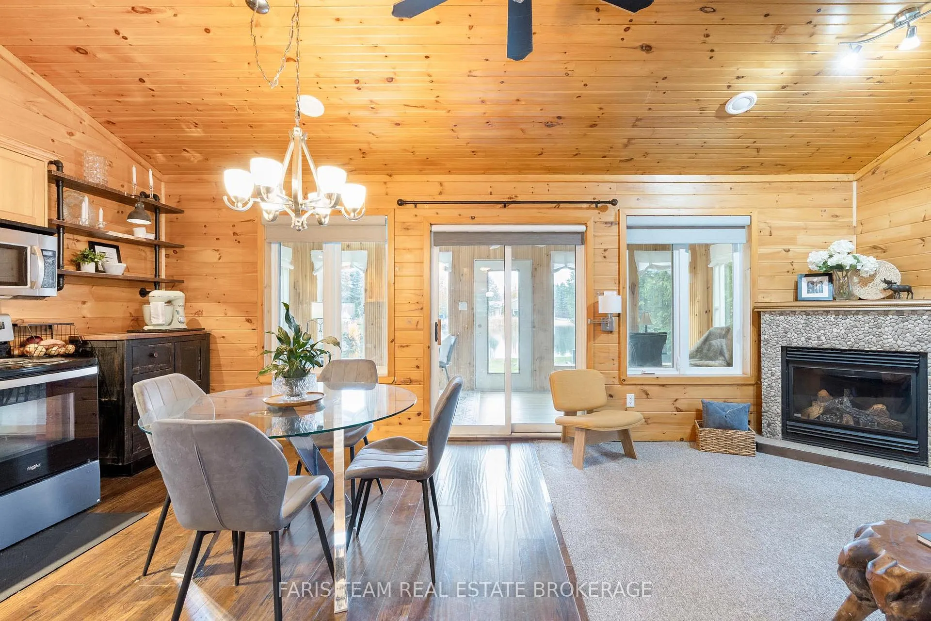Photo 11 of 12 Cabin Crescent, Wasaga Beach — HOMEH