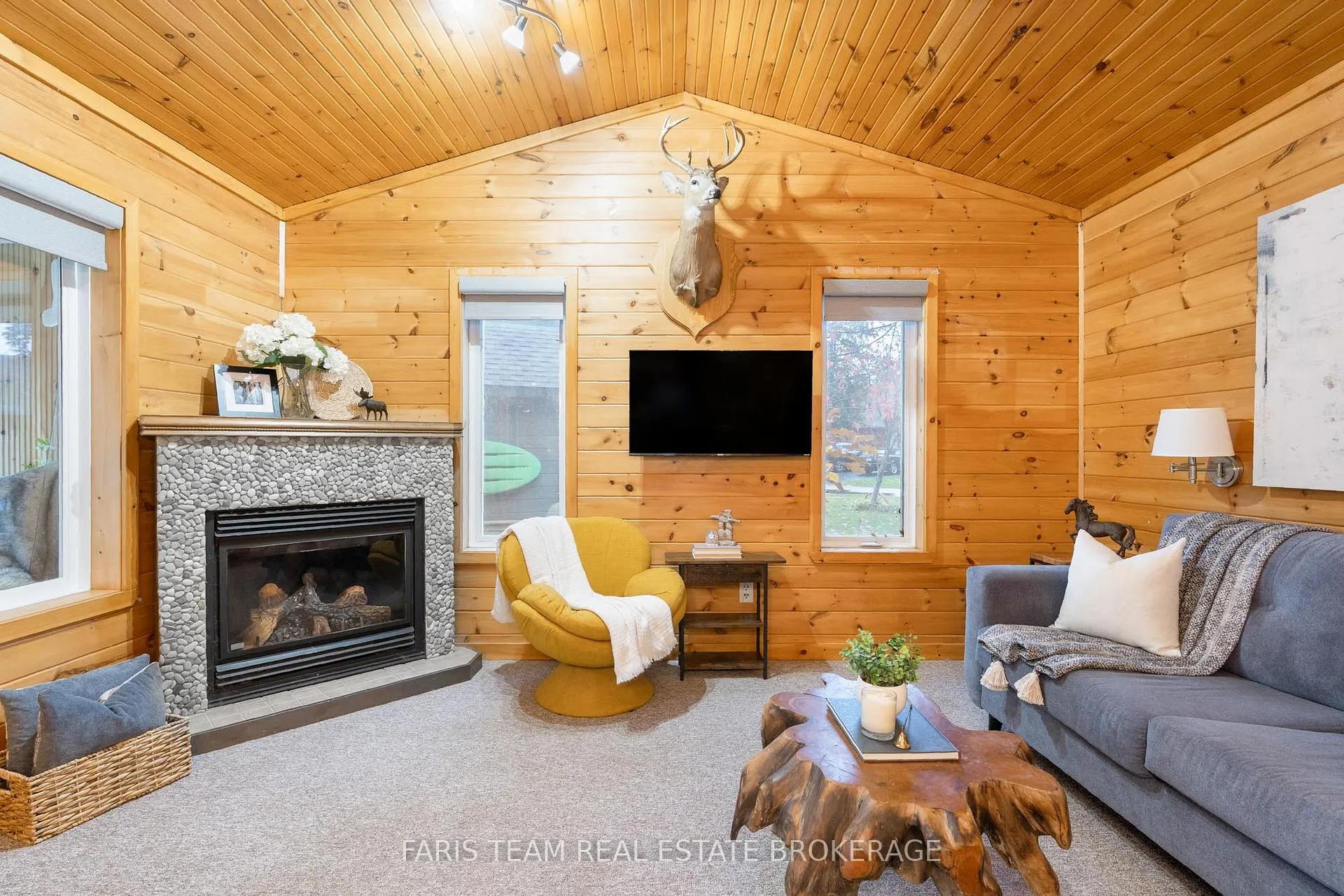 Photo 13 of 12 Cabin Crescent, Wasaga Beach — HOMEH