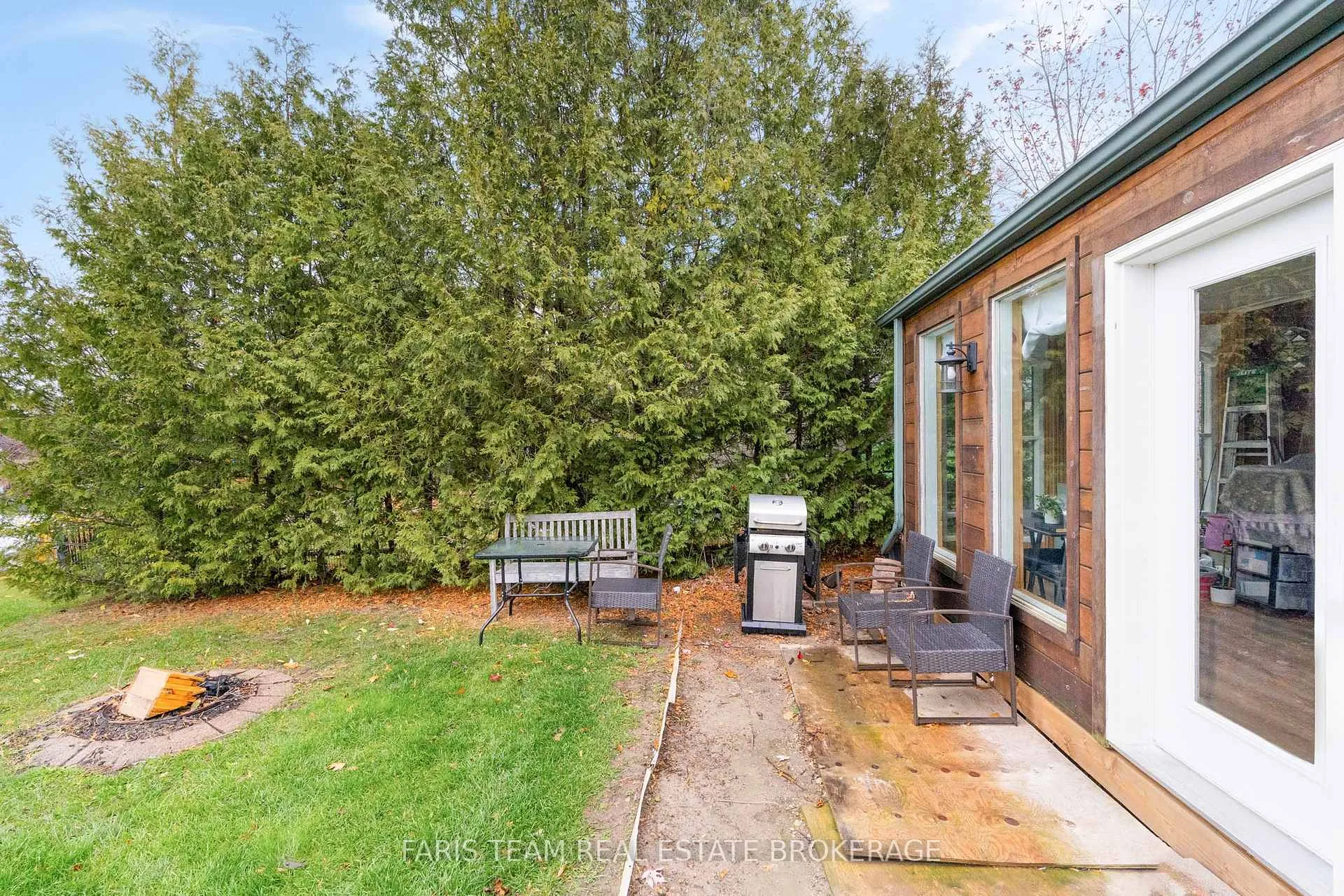 Photo 23 of 12 Cabin Crescent, Wasaga Beach — HOMEH