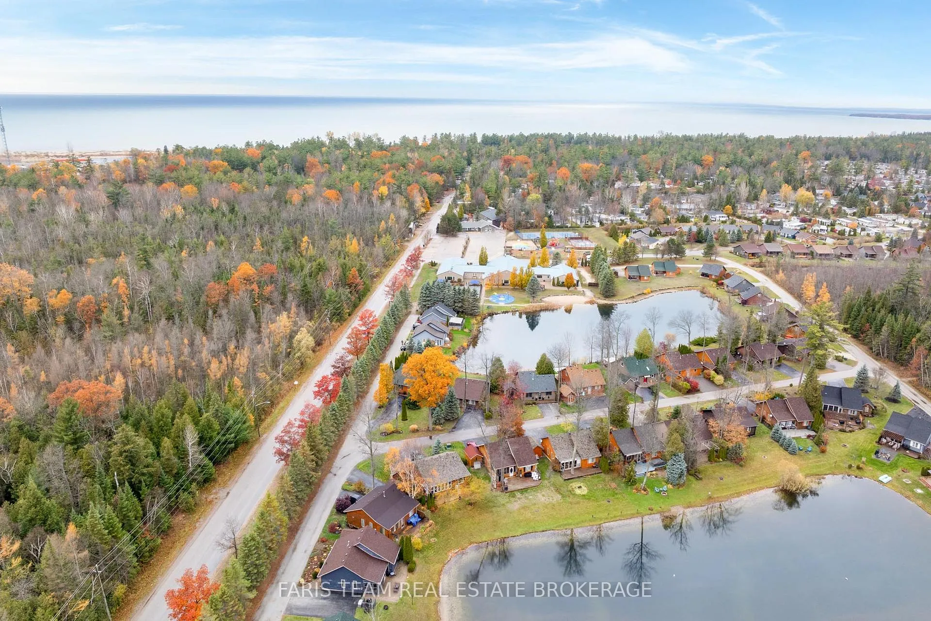 Photo 30 of 12 Cabin Crescent, Wasaga Beach — HOMEH