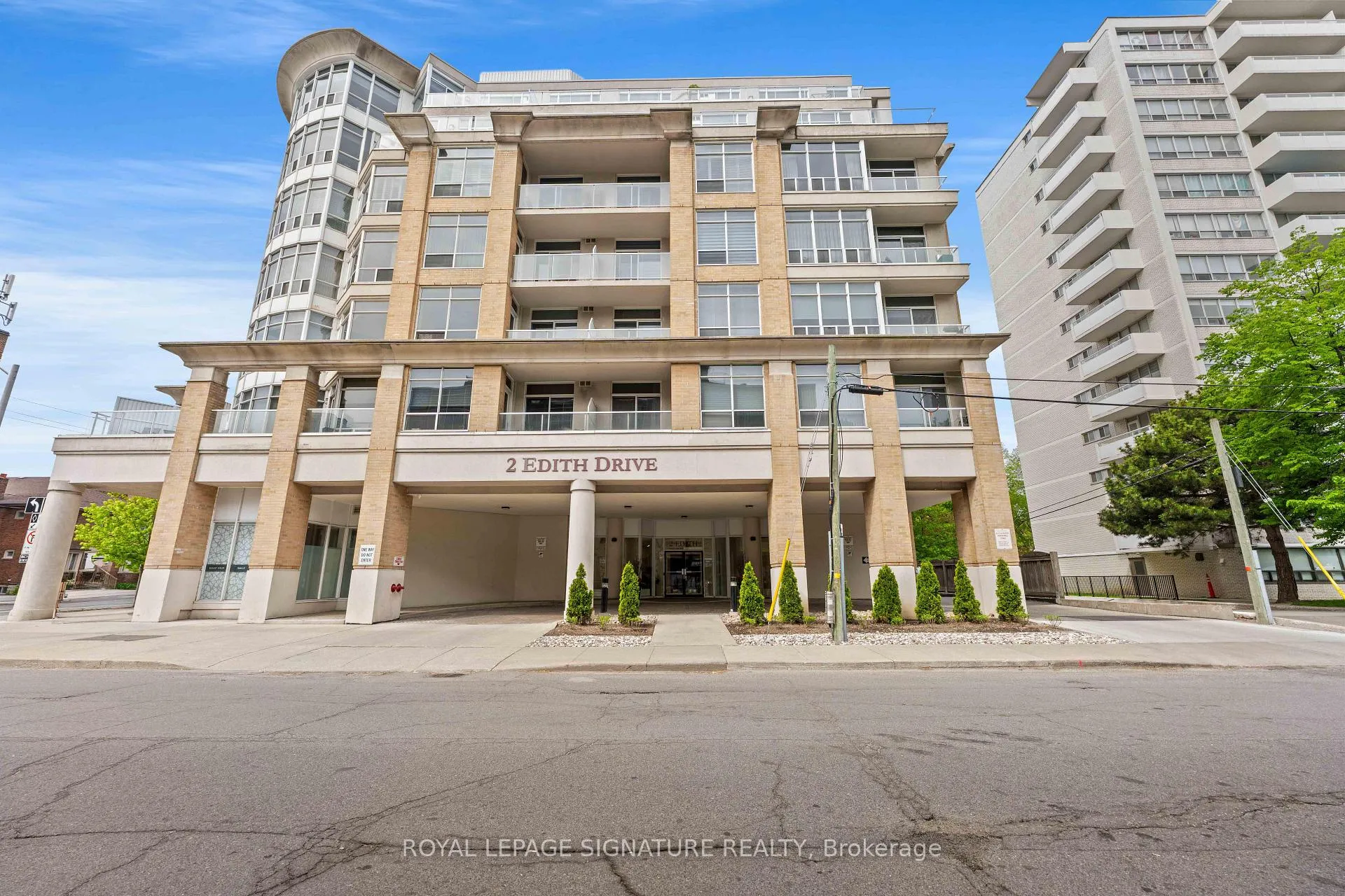 Photo 4 of Unit 307, 2 Edith Drive, Toronto, Yonge-Eglinton — HOMEH