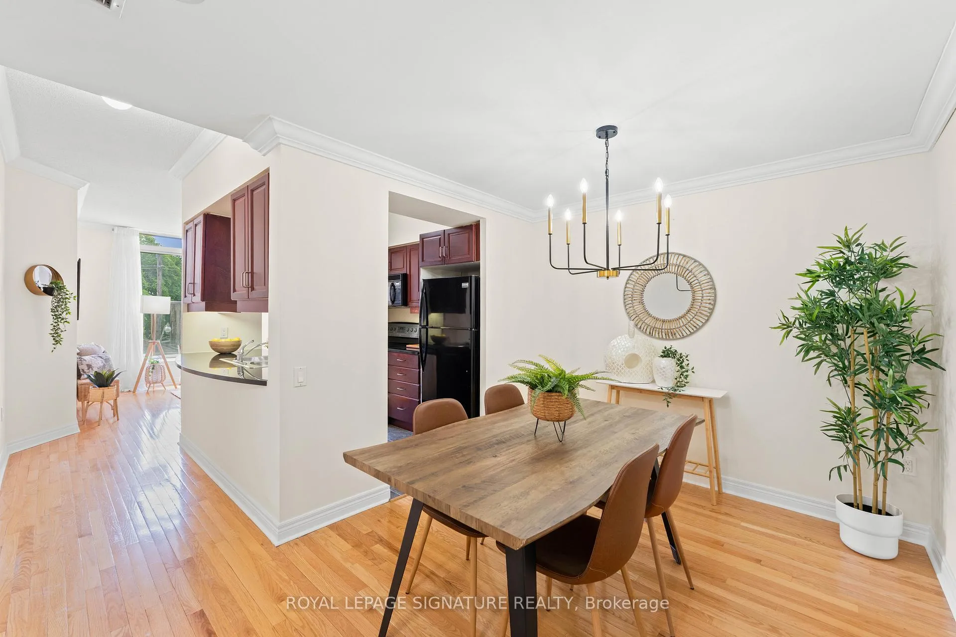 Photo 6 of Unit 307, 2 Edith Drive, Toronto, Yonge-Eglinton — HOMEH