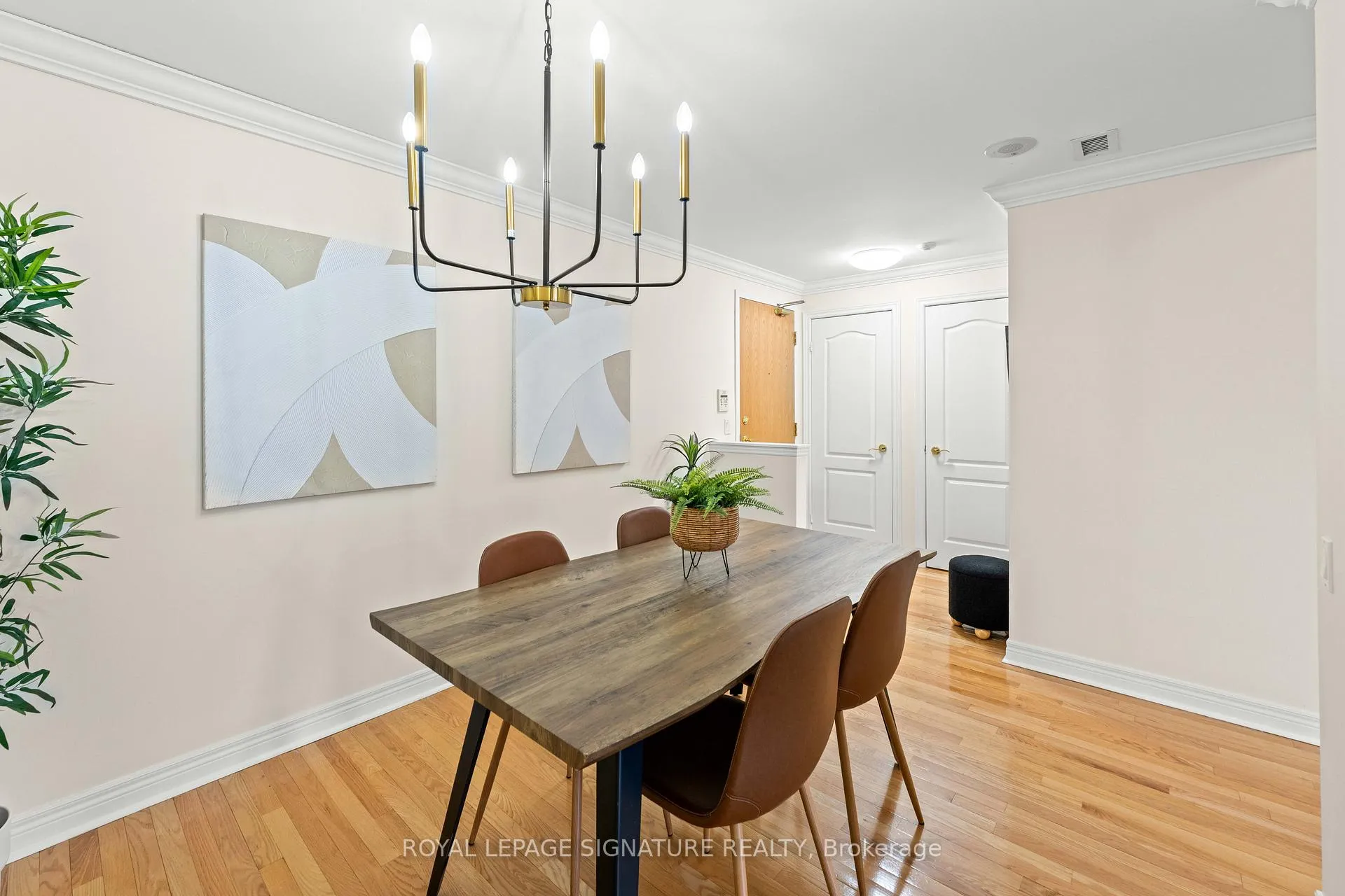 Photo 9 of Unit 307, 2 Edith Drive, Toronto, Yonge-Eglinton — HOMEH