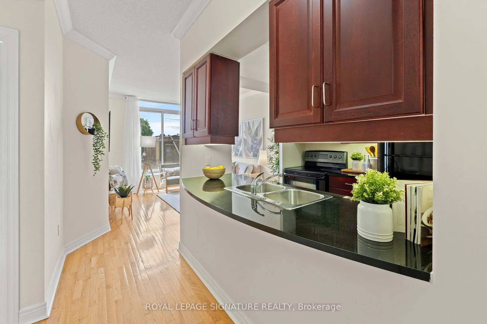 Photo 11 of Unit 307, 2 Edith Drive, Toronto, Yonge-Eglinton — HOMEH