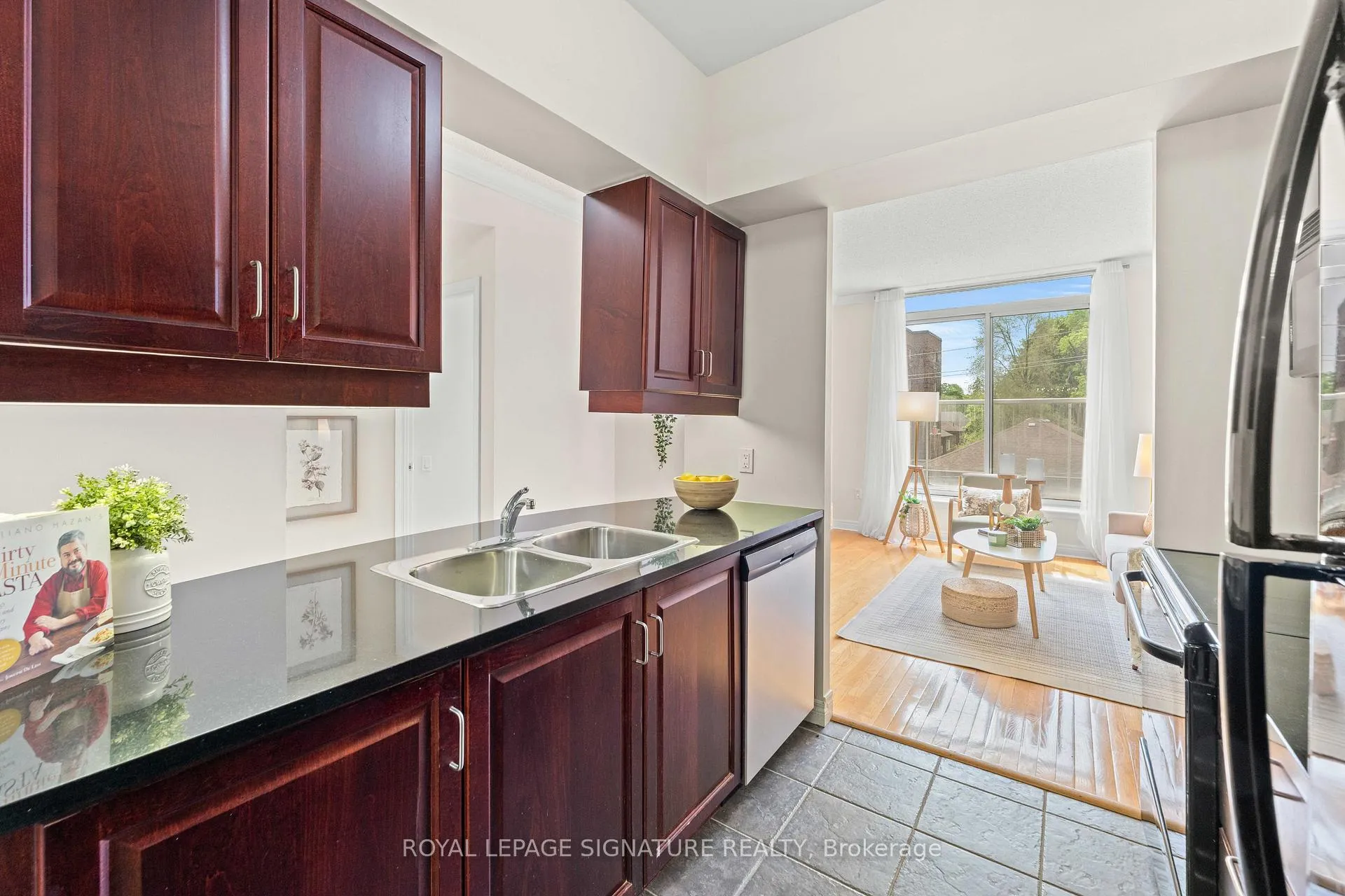 Photo 12 of Unit 307, 2 Edith Drive, Toronto, Yonge-Eglinton — HOMEH