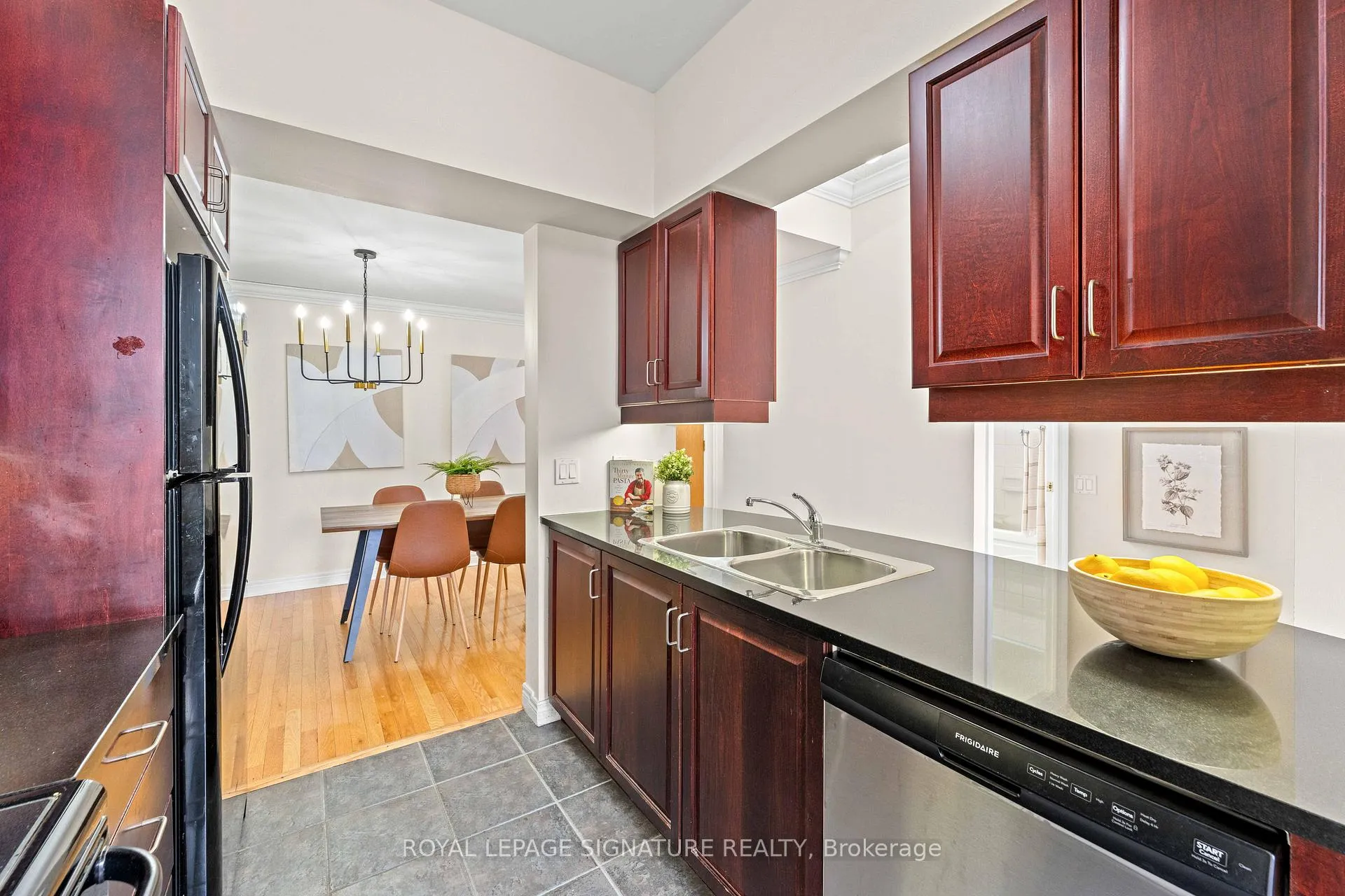 Photo 13 of Unit 307, 2 Edith Drive, Toronto, Yonge-Eglinton — HOMEH