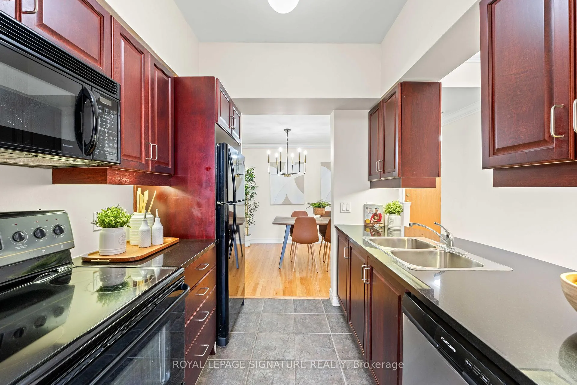 Photo 14 of Unit 307, 2 Edith Drive, Toronto, Yonge-Eglinton — HOMEH