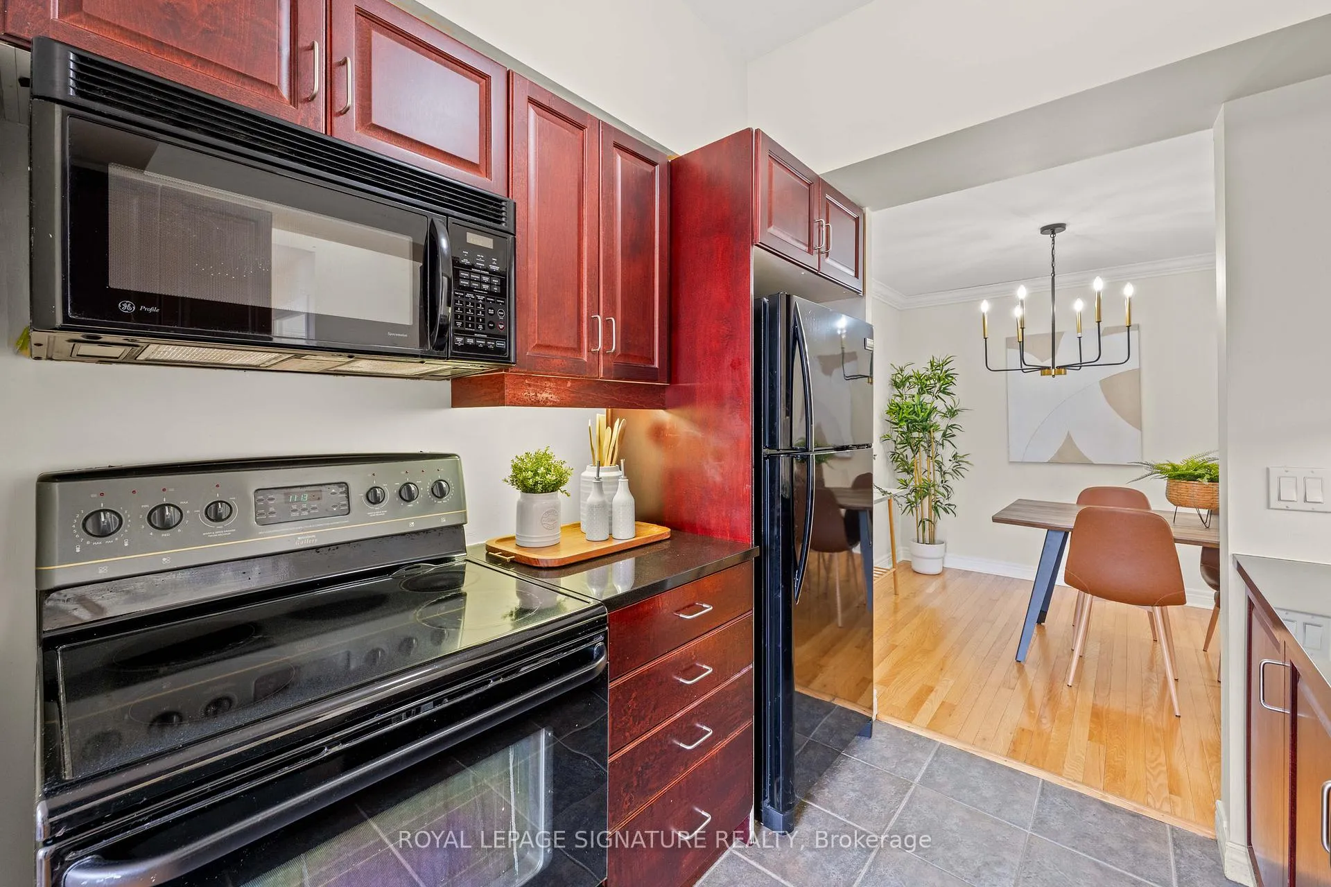 Photo 15 of Unit 307, 2 Edith Drive, Toronto, Yonge-Eglinton — HOMEH