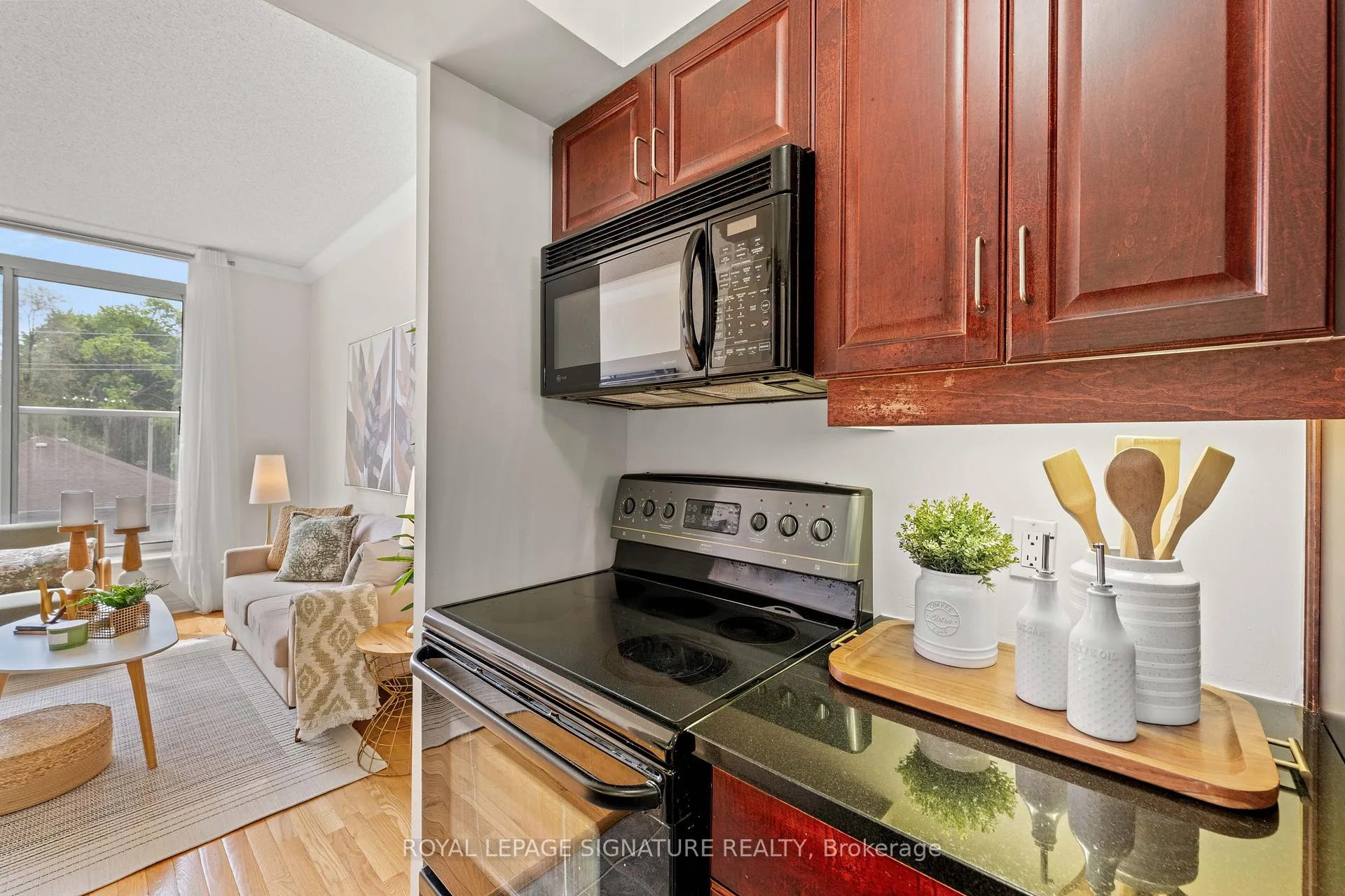 Photo 16 of Unit 307, 2 Edith Drive, Toronto, Yonge-Eglinton — HOMEH