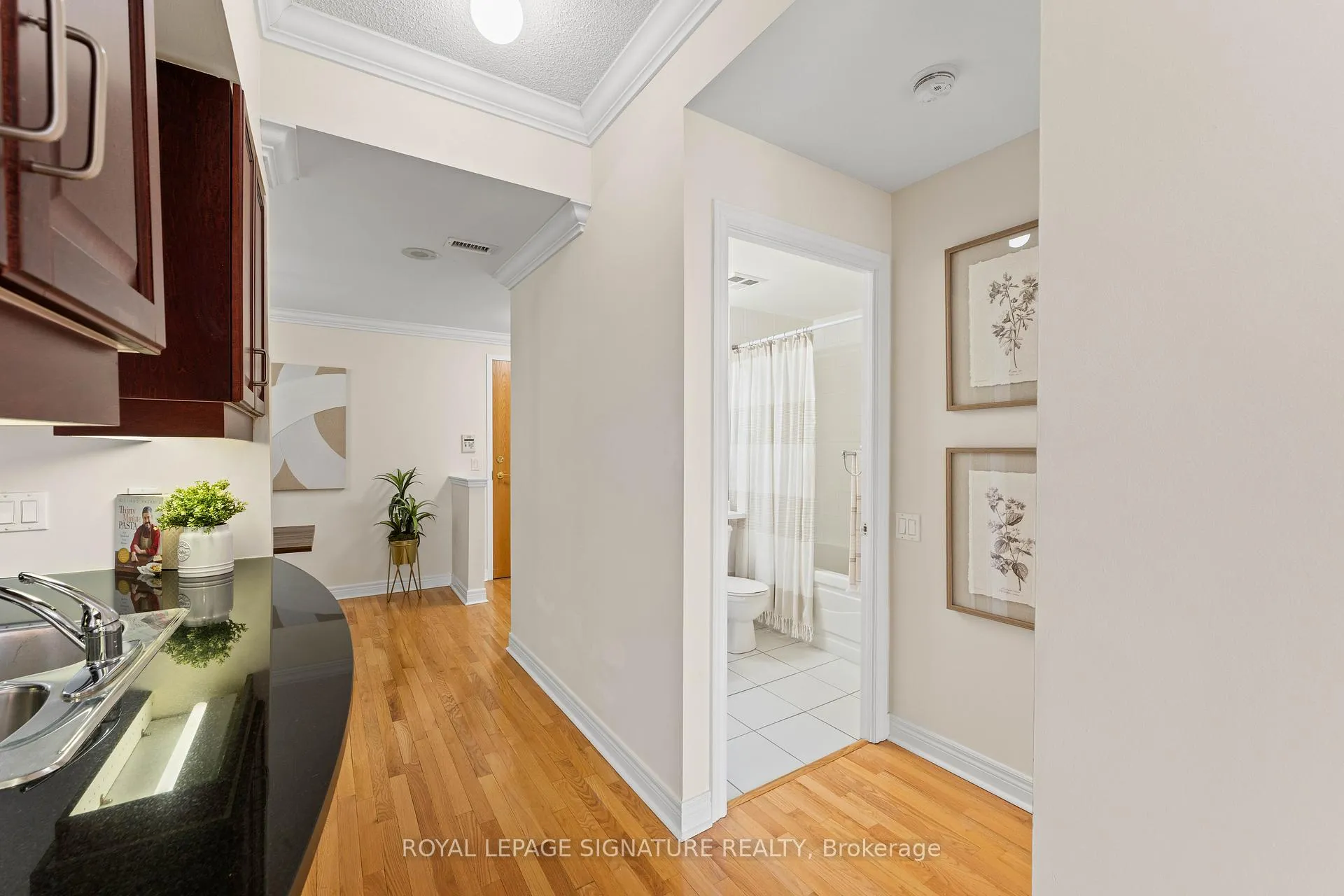 Photo 18 of Unit 307, 2 Edith Drive, Toronto, Yonge-Eglinton — HOMEH