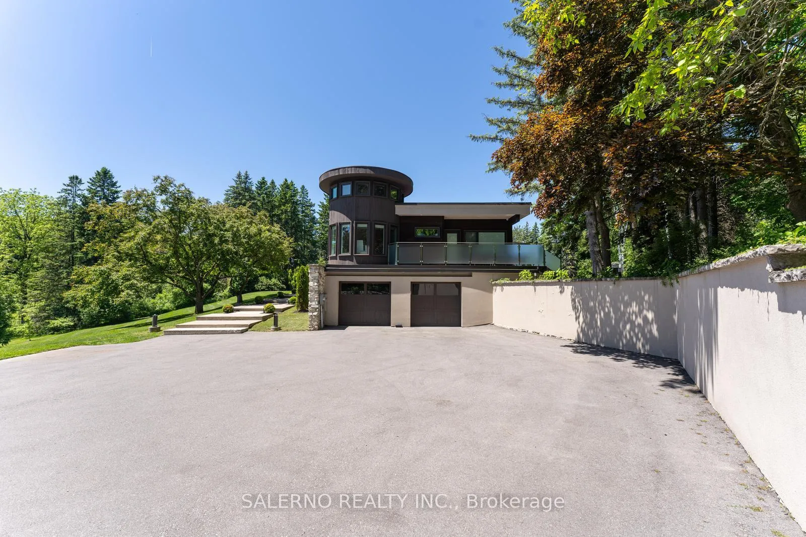 Photo 3 of 290 Kingscross Drive, King, King City — HOMEH