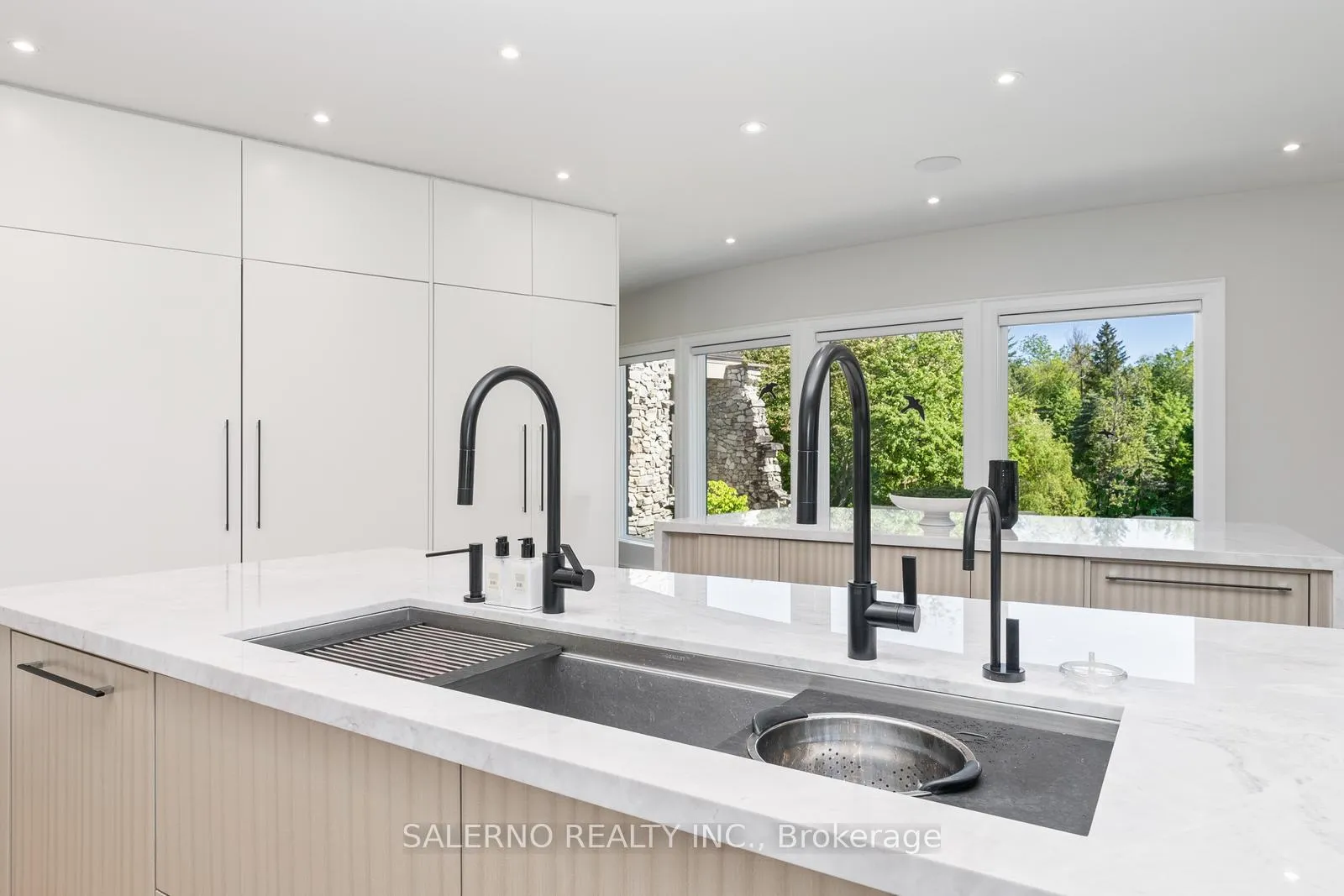 Photo 10 of 290 Kingscross Drive, King, King City — HOMEH