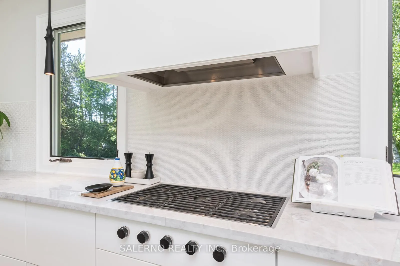 Photo 11 of 290 Kingscross Drive, King, King City — HOMEH