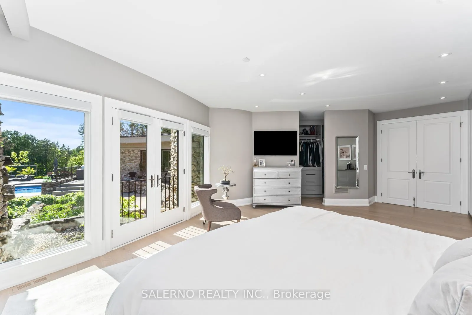 Photo 16 of 290 Kingscross Drive, King, King City — HOMEH