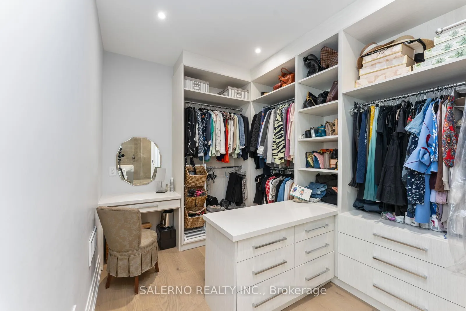 Photo 18 of 290 Kingscross Drive, King, King City — HOMEH