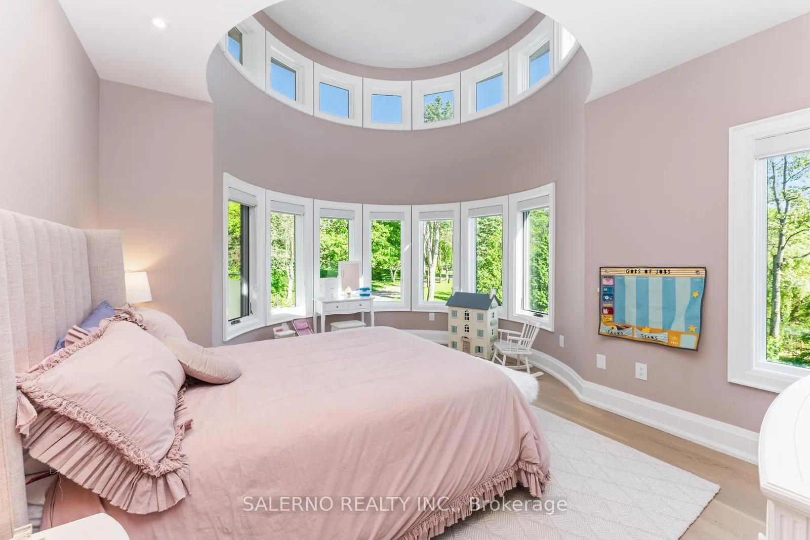 Photo 20 of 290 Kingscross Drive, King, King City — HOMEH