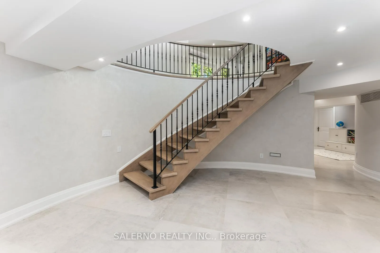 Photo 23 of 290 Kingscross Drive, King, King City — HOMEH
