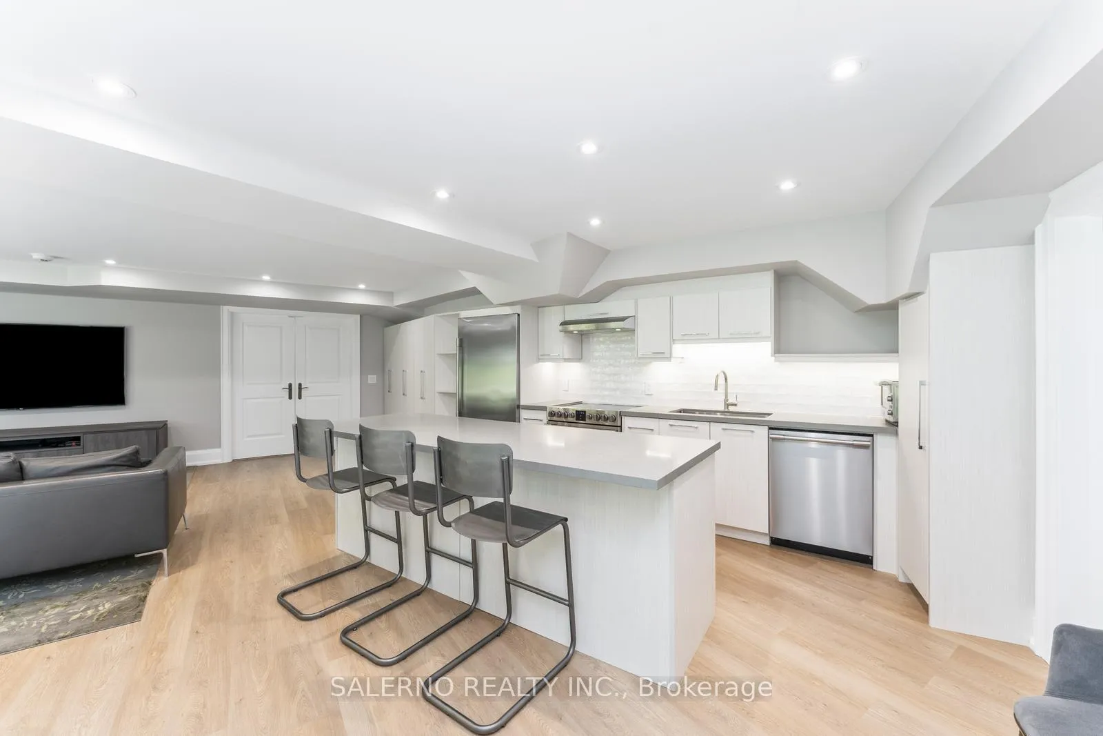 Photo 25 of 290 Kingscross Drive, King, King City — HOMEH