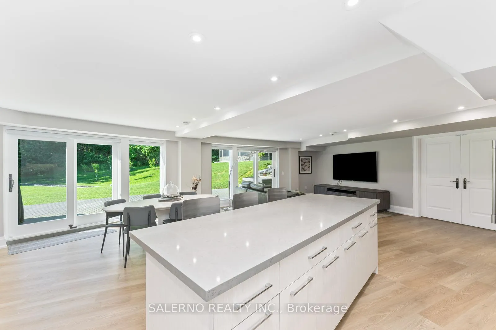 Photo 26 of 290 Kingscross Drive, King, King City — HOMEH