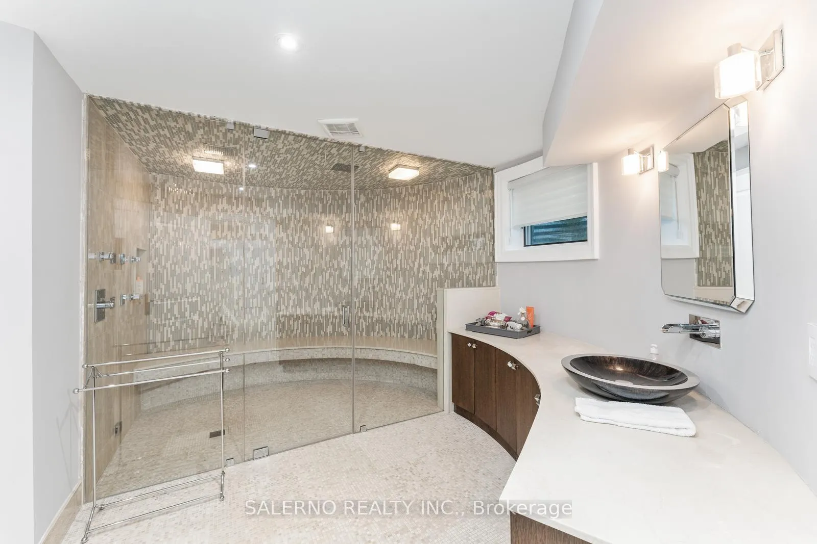 Photo 30 of 290 Kingscross Drive, King, King City — HOMEH