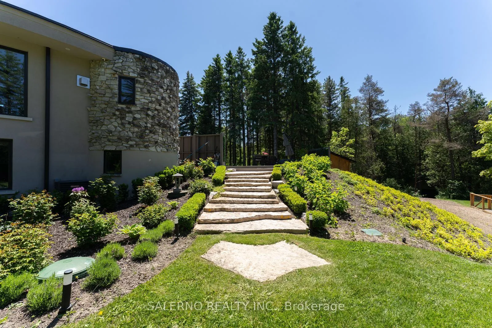 Photo 35 of 290 Kingscross Drive, King, King City — HOMEH