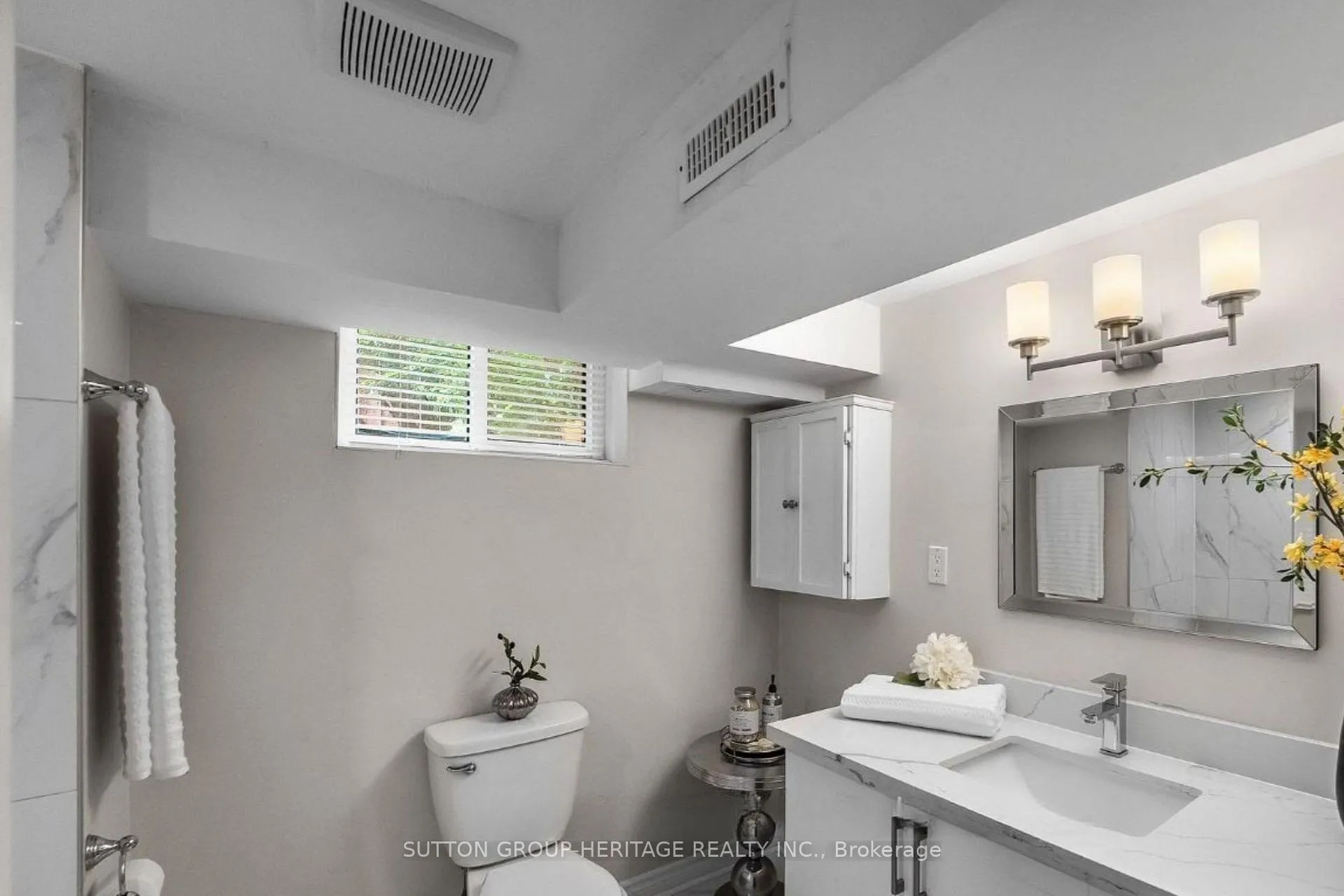 Photo 4 of 357 Dovedale Drive, Whitby, Downtown Whitby — HOMEH