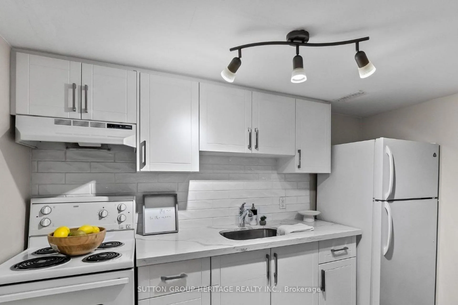 Photo 6 of 357 Dovedale Drive, Whitby, Downtown Whitby — HOMEH