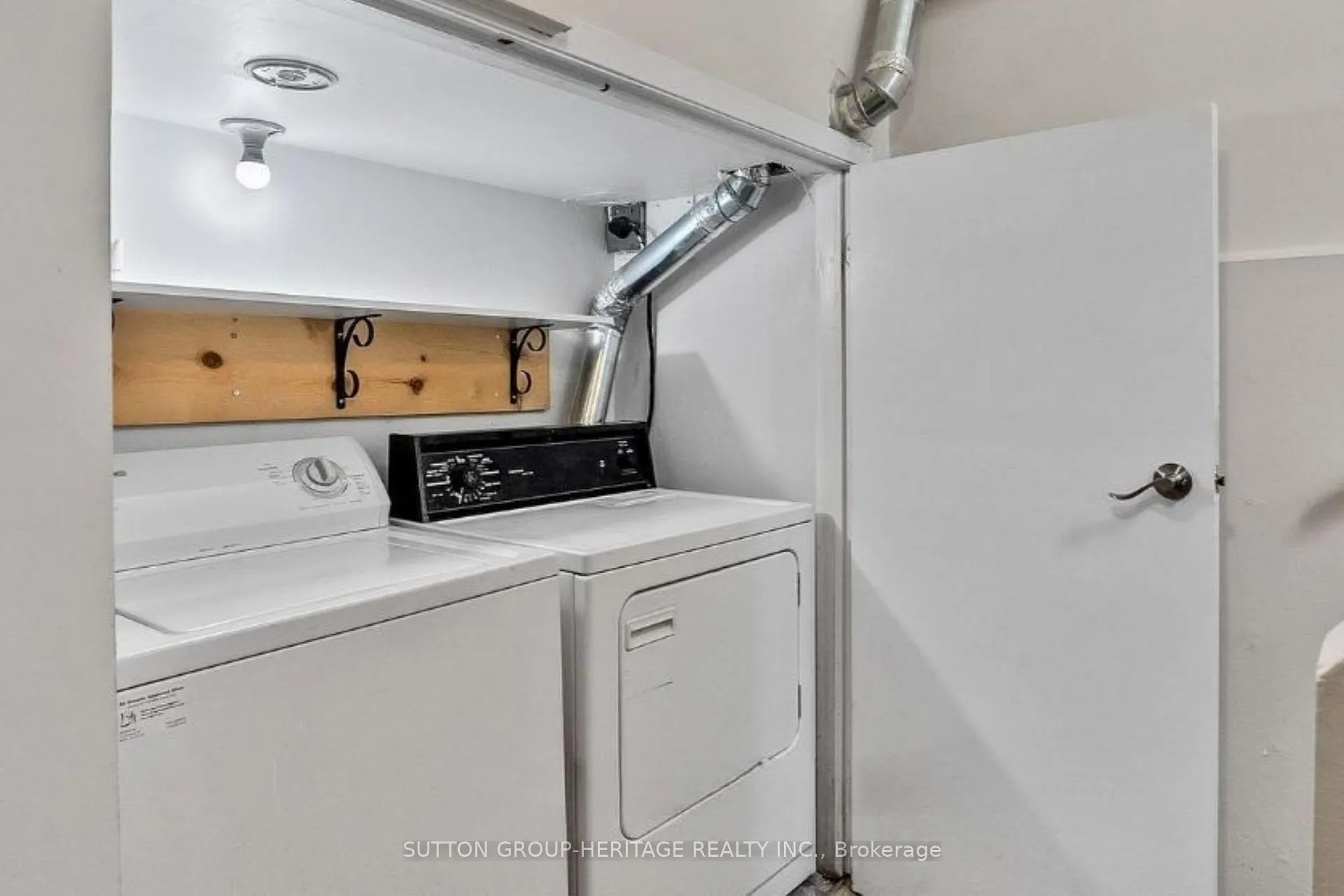 Photo 8 of 357 Dovedale Drive, Whitby, Downtown Whitby — HOMEH