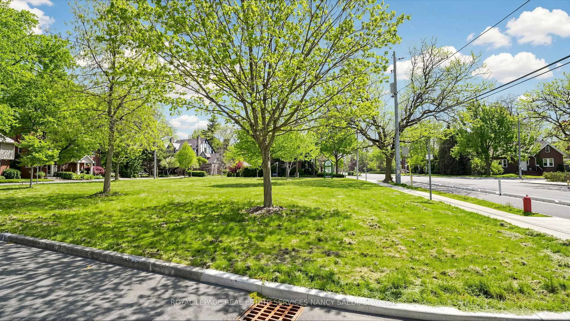 Photo 2 of 3 Oakwood Place, Hamilton, Westdale — HOMEH