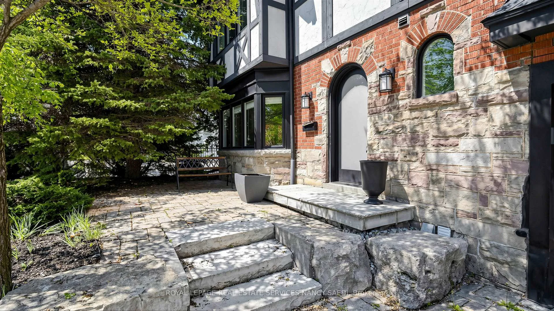 Photo 4 of 3 Oakwood Place, Hamilton, Westdale — HOMEH