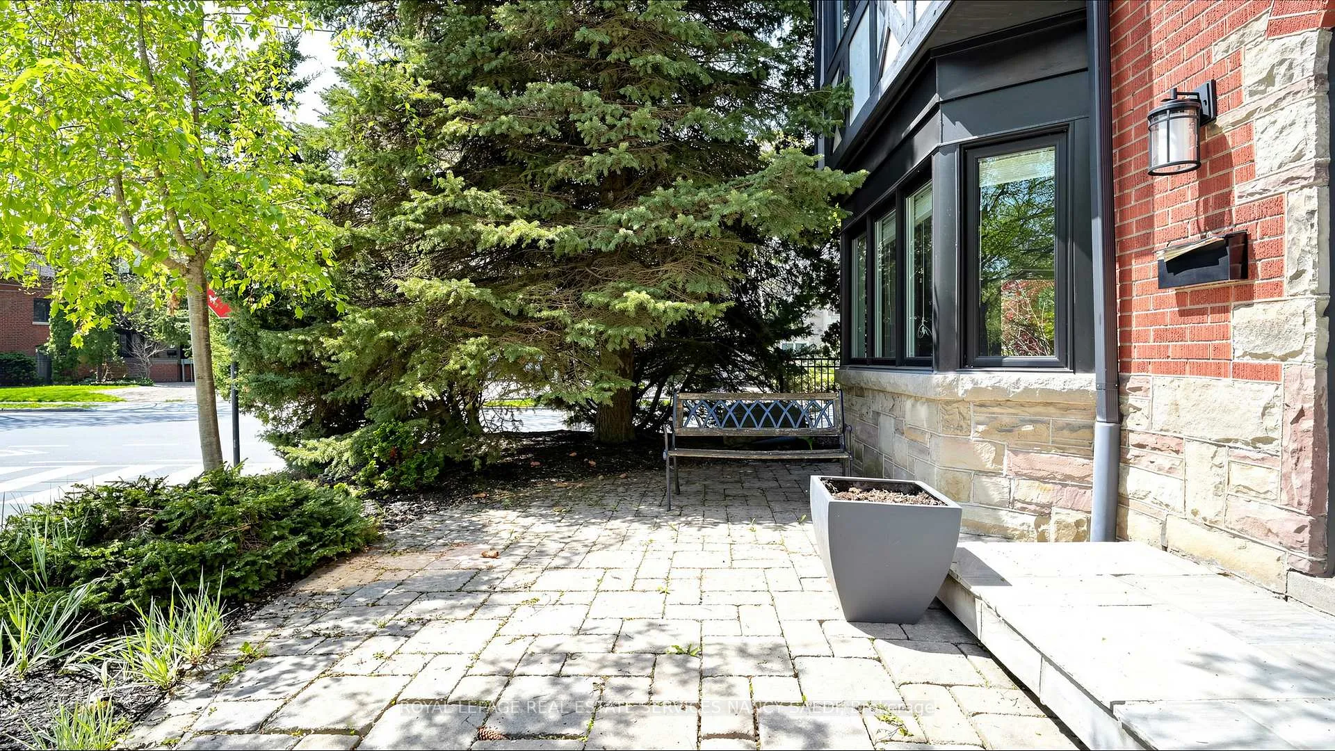Photo 5 of 3 Oakwood Place, Hamilton, Westdale — HOMEH